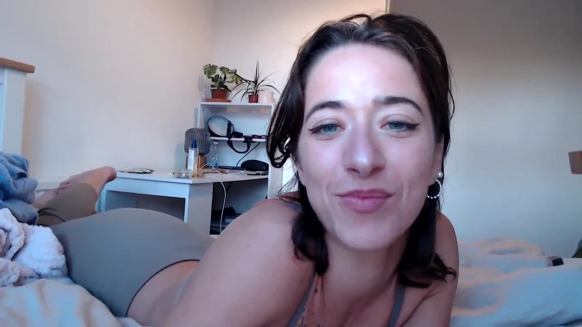 Gallery image thumbnail from KlaraDelgado's myfreecams stream on, 10/24/2023, 16:54 image 9 of 20