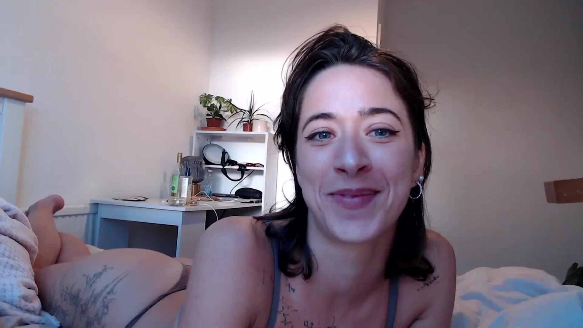Gallery image thumbnail from KlaraDelgado's myfreecams stream on, 10/24/2023, 16:54 image 1 of 20