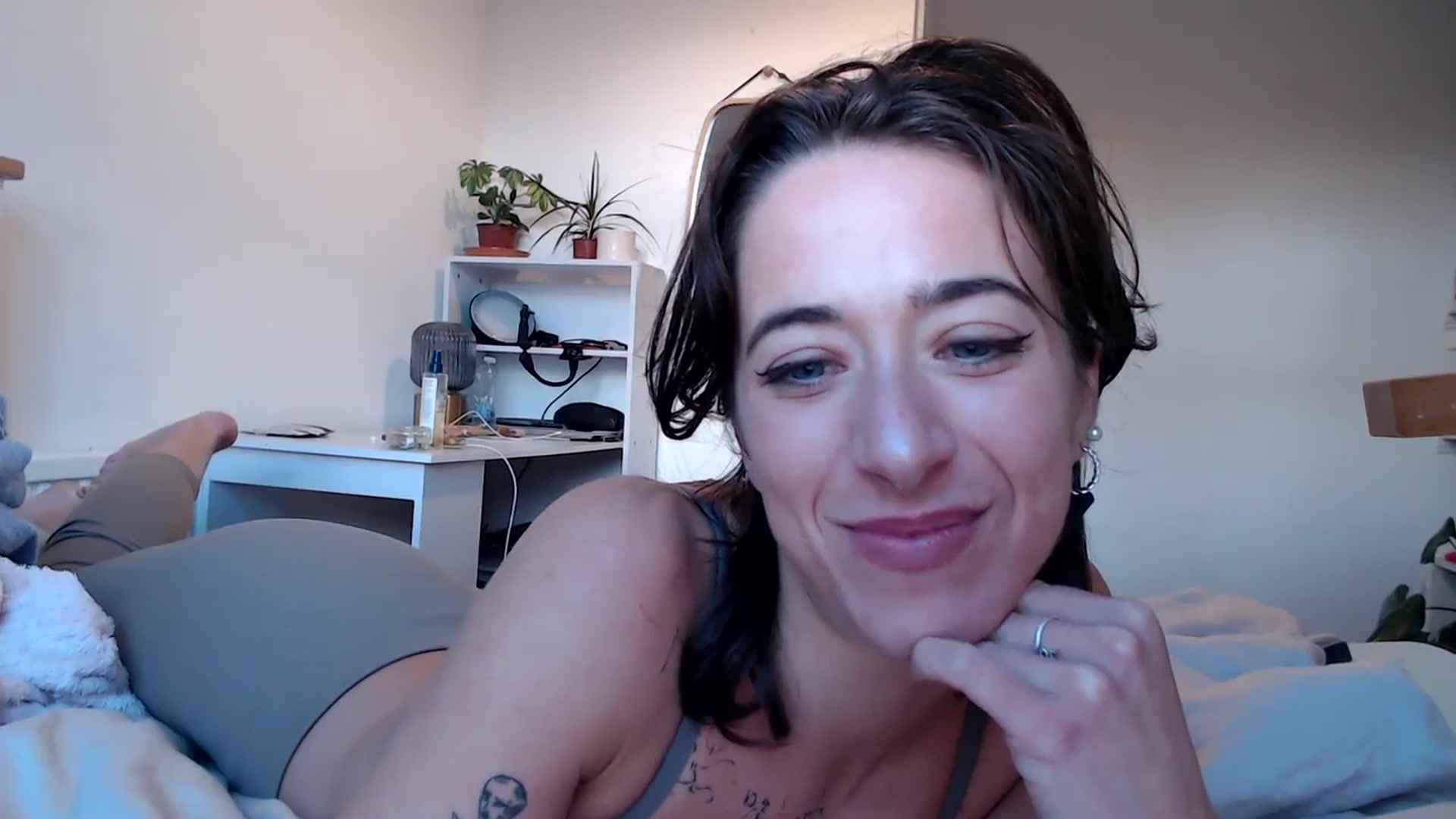 Gallery image thumbnail from KlaraDelgado's myfreecams stream on, 10/24/2023, 16:54 image 7 of 20