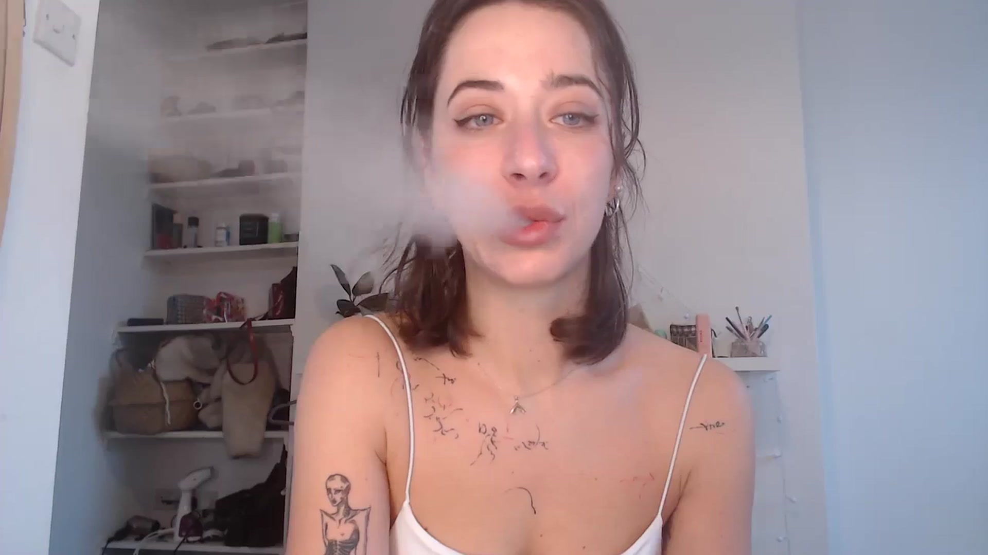 Gallery image thumbnail from KlaraDelgado's myfreecams stream on, 12/04/2023, 10:02 image 15 of 20