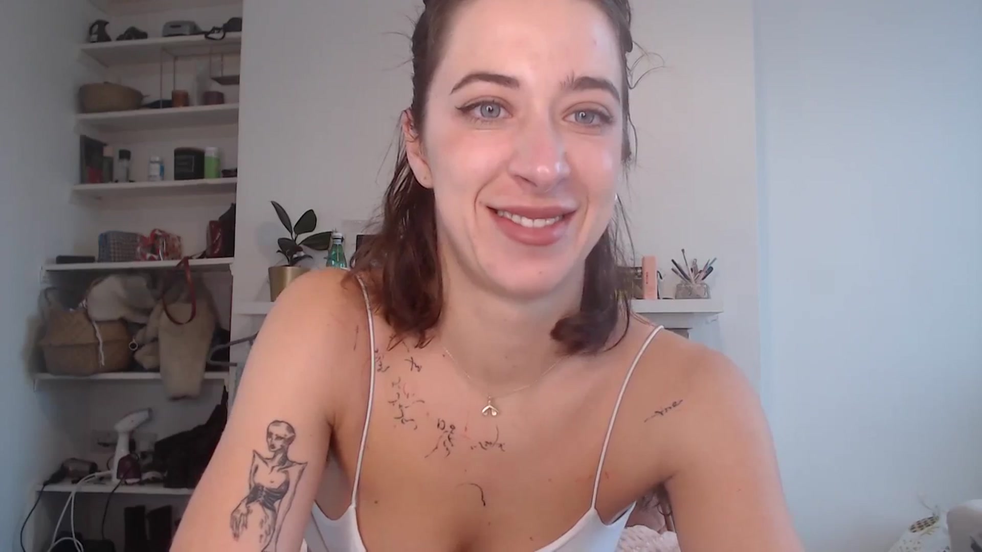 Gallery image thumbnail from KlaraDelgado's myfreecams stream on, 12/04/2023, 10:02 image 2 of 20