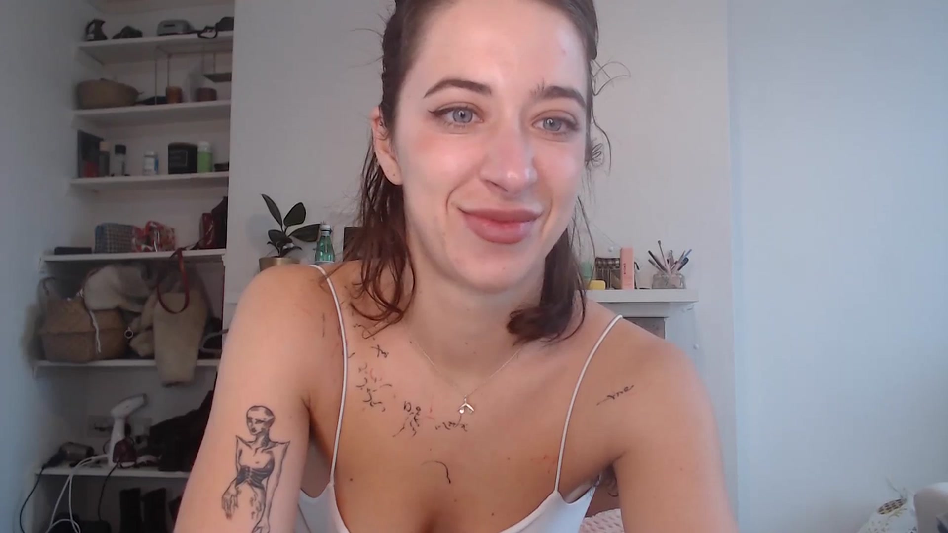 Gallery image thumbnail from KlaraDelgado's myfreecams stream on, 12/04/2023, 10:02 image 3 of 20