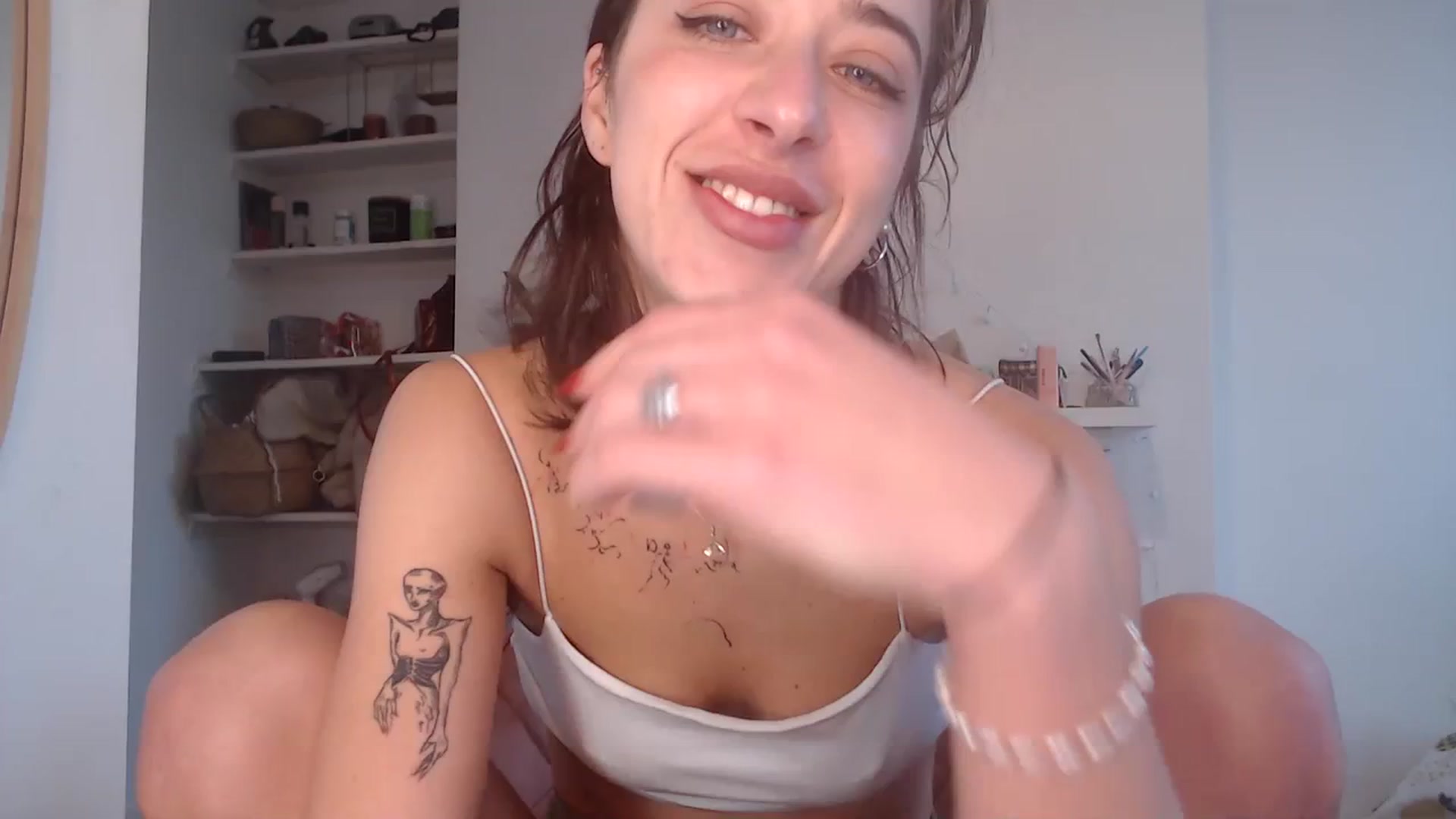 Gallery image thumbnail from KlaraDelgado's myfreecams stream on, 12/04/2023, 10:02 image 18 of 20