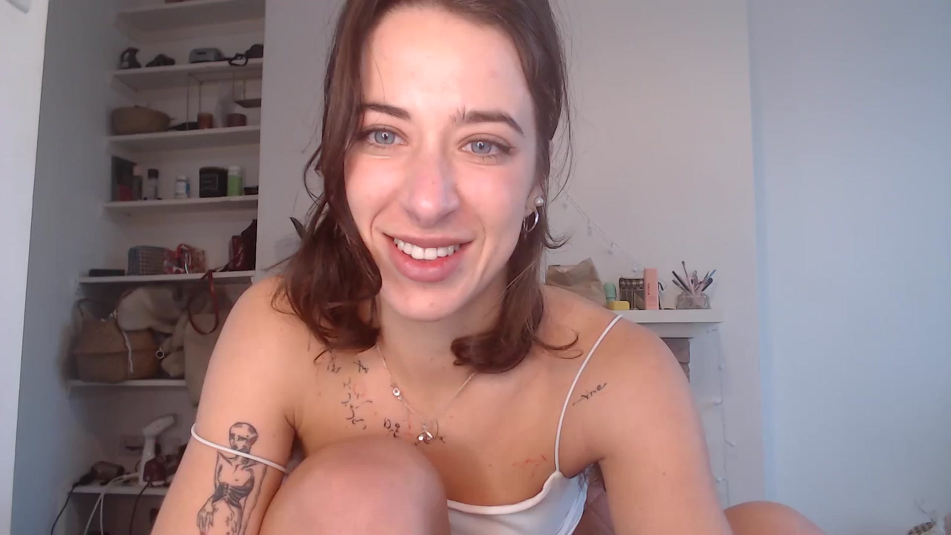 Gallery image thumbnail from KlaraDelgado's myfreecams stream on, 12/04/2023, 11:16 image 5 of 20