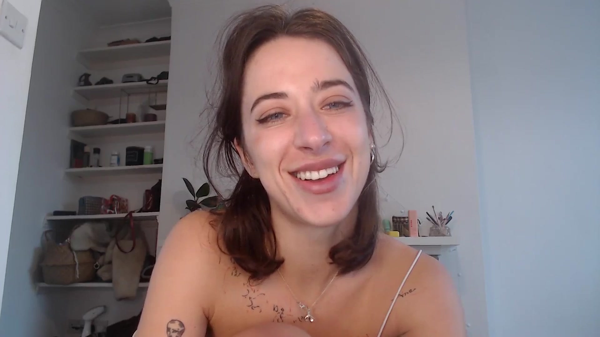Gallery image thumbnail from KlaraDelgado's myfreecams stream on, 12/04/2023, 11:16 image 14 of 20