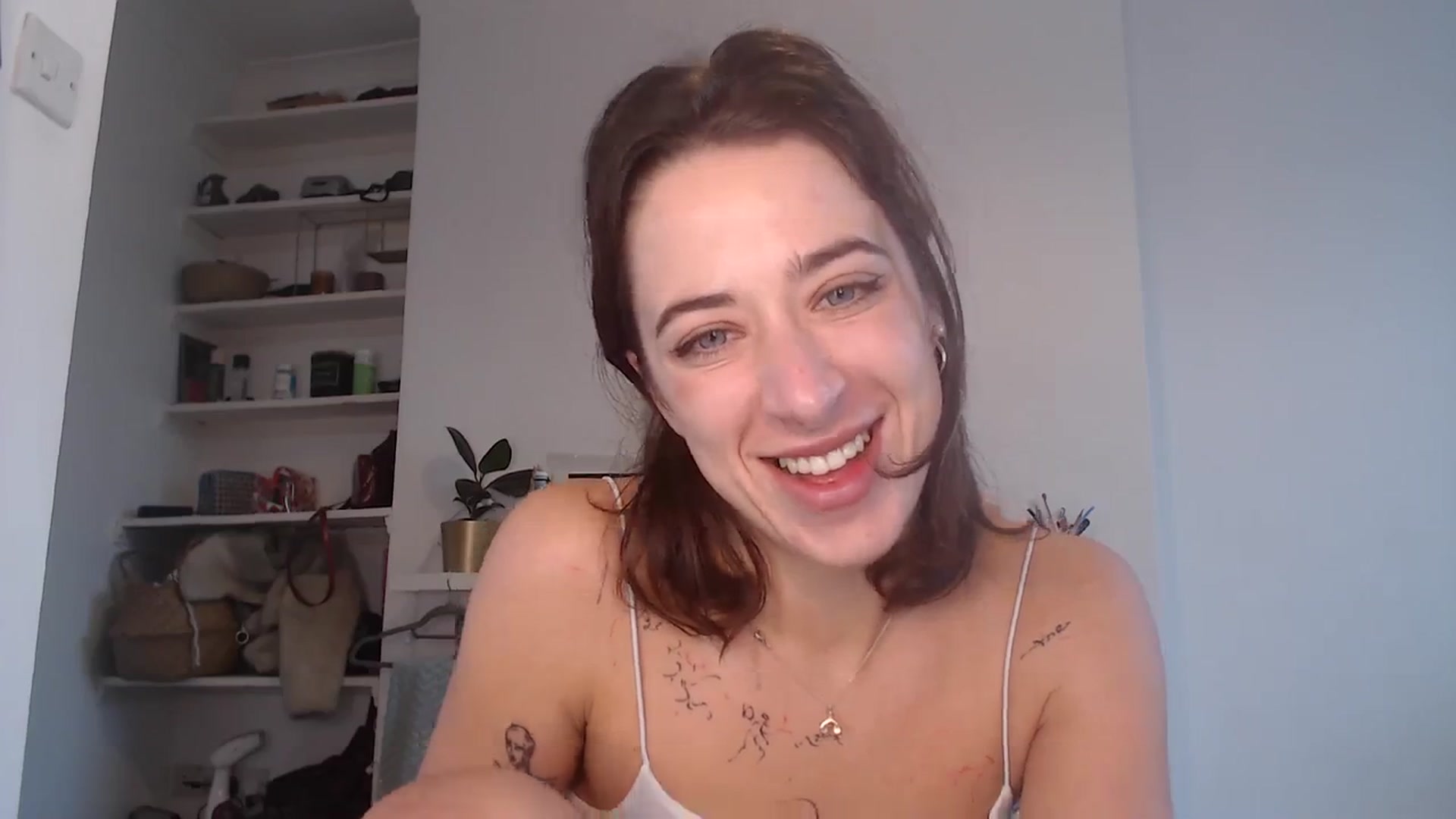 Gallery image thumbnail from KlaraDelgado's myfreecams stream on, 12/04/2023, 11:16 image 2 of 20