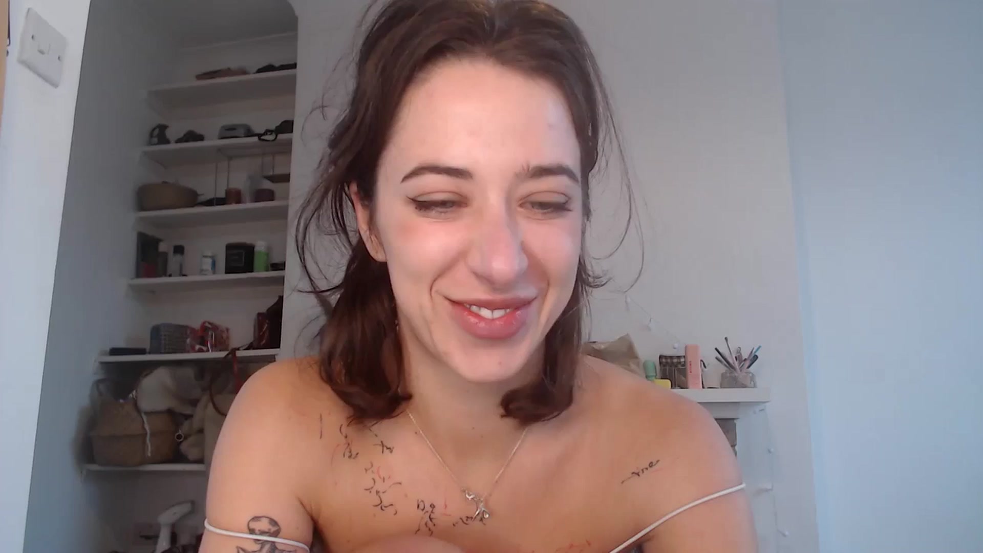 Gallery image thumbnail from KlaraDelgado's myfreecams stream on, 12/04/2023, 11:16 image 15 of 20