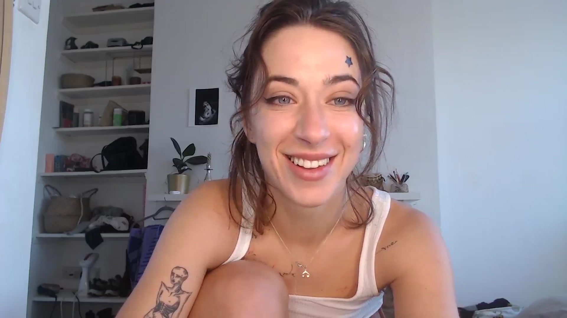 Gallery image thumbnail from KlaraDelgado's myfreecams stream on, 12/06/2023, 11:32 image 11 of 20