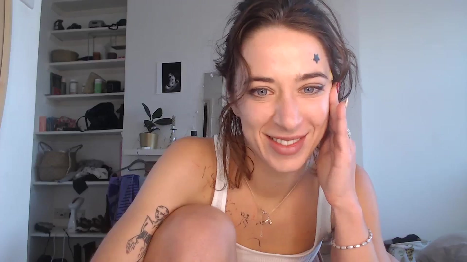 Gallery image thumbnail from KlaraDelgado's myfreecams stream on, 12/06/2023, 11:32 image 5 of 20