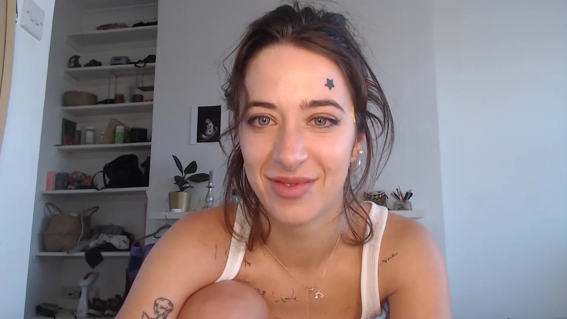 Gallery image thumbnail from KlaraDelgado's myfreecams stream on, 12/06/2023, 11:32 image 14 of 20