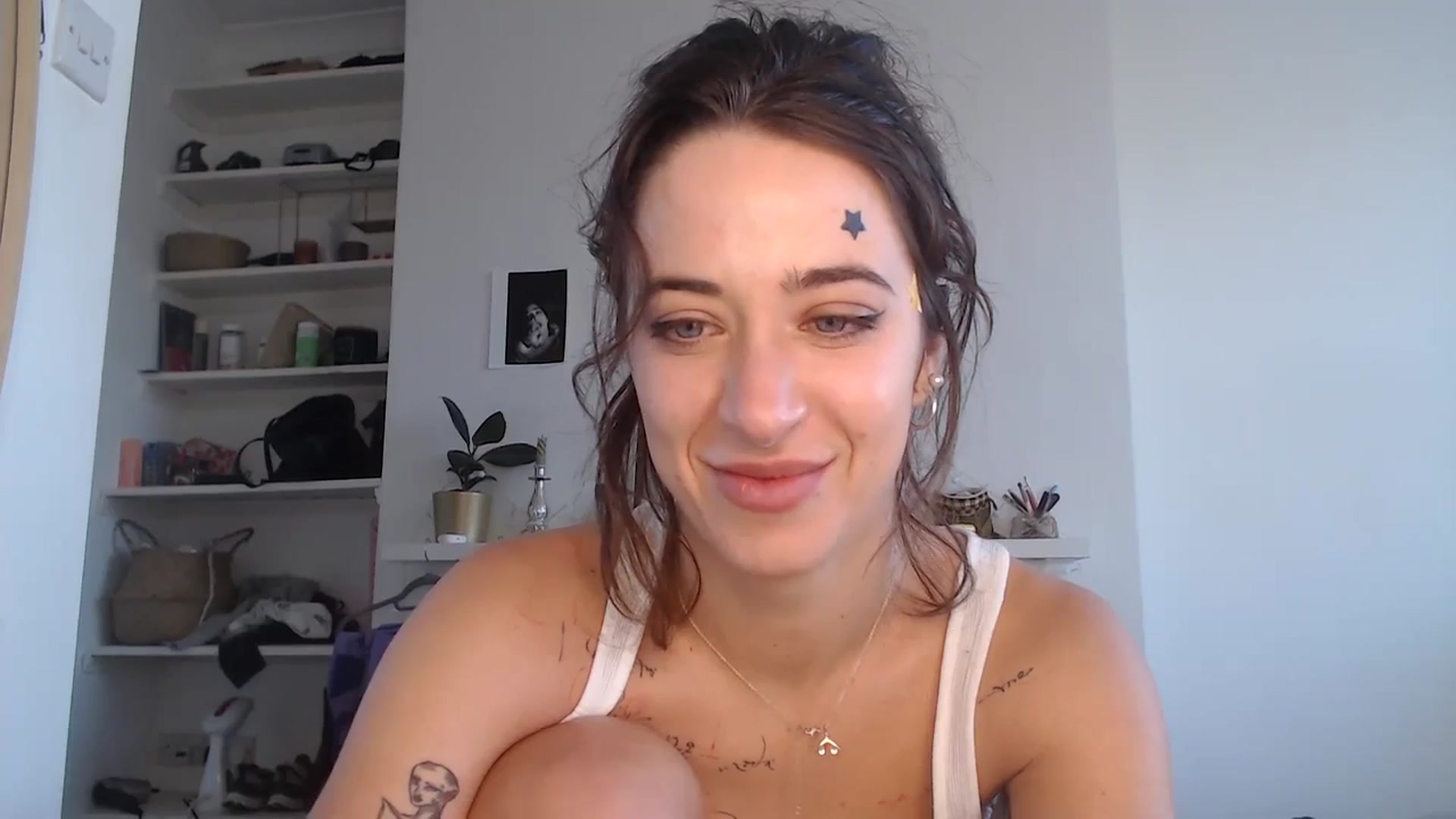 Gallery image thumbnail from KlaraDelgado's myfreecams stream on, 12/06/2023, 11:32 image 16 of 20
