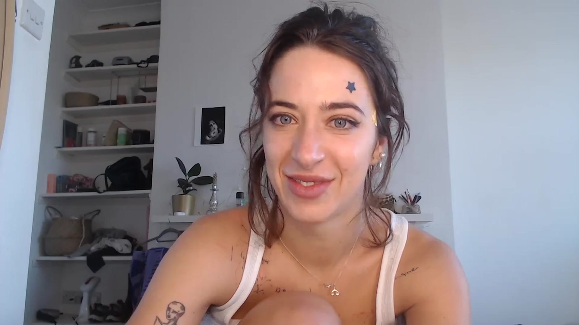 Gallery image thumbnail from KlaraDelgado's myfreecams stream on, 12/06/2023, 11:32 image 17 of 20