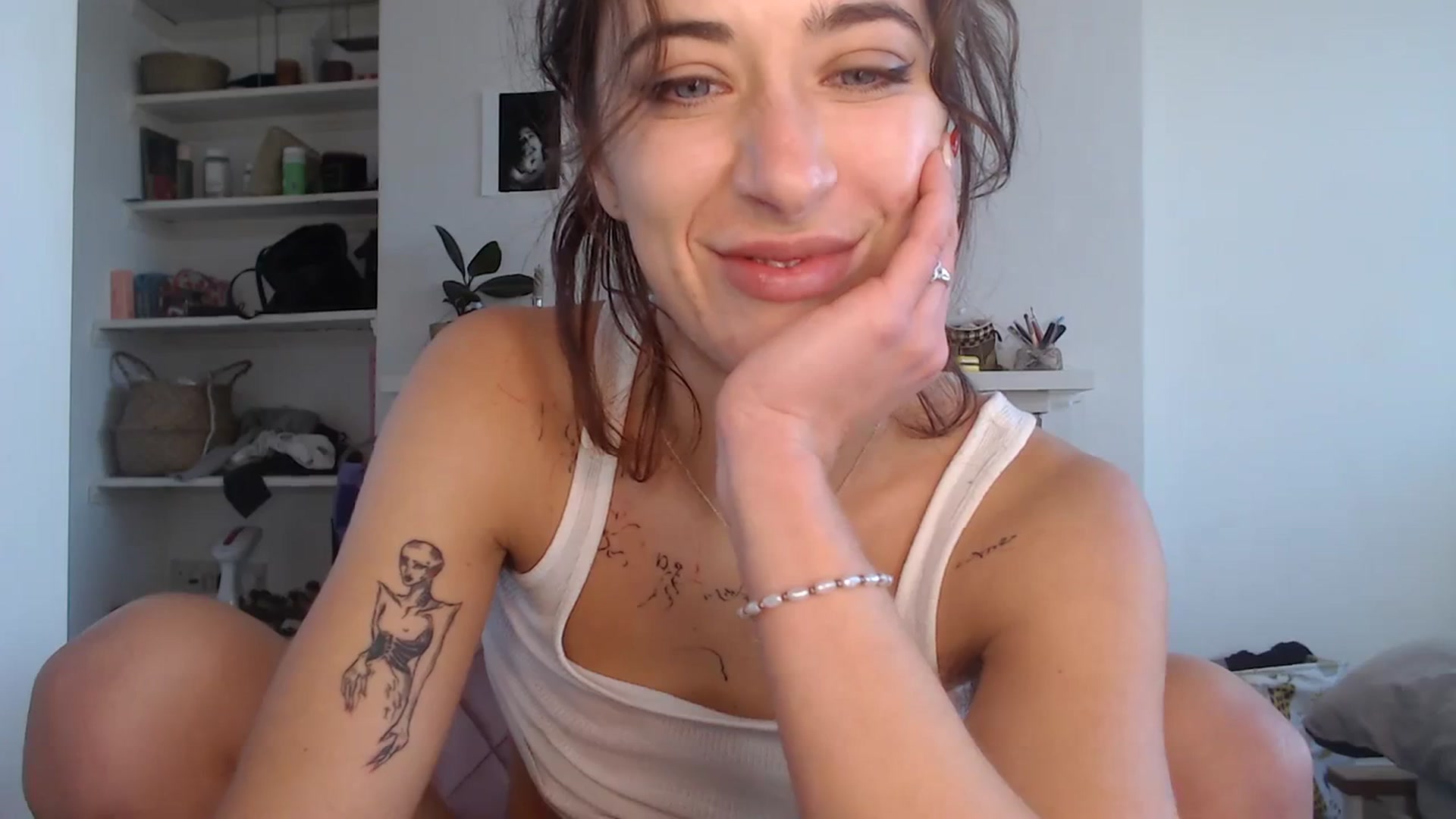 Gallery image thumbnail from KlaraDelgado's myfreecams stream on, 12/06/2023, 11:32 image 20 of 20