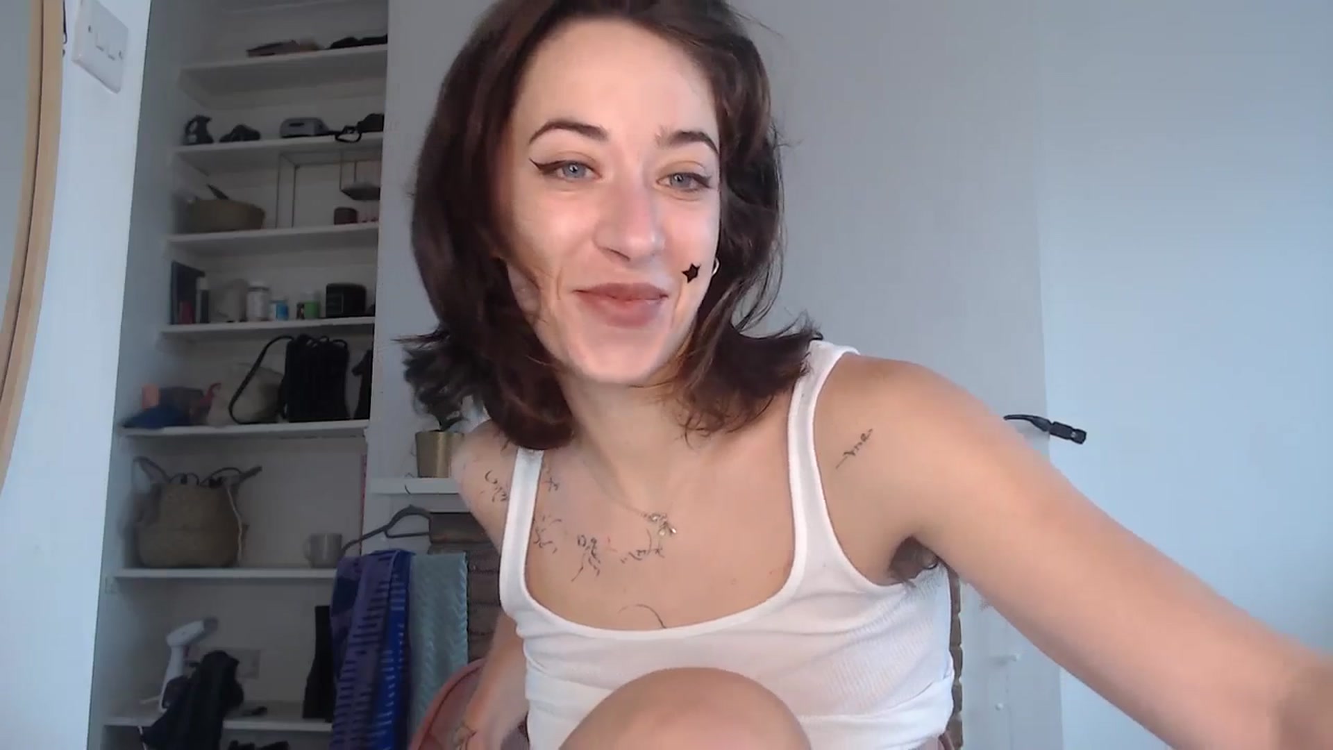 Gallery image thumbnail from KlaraDelgado's myfreecams stream on, 12/07/2023, 11:29 image 6 of 20