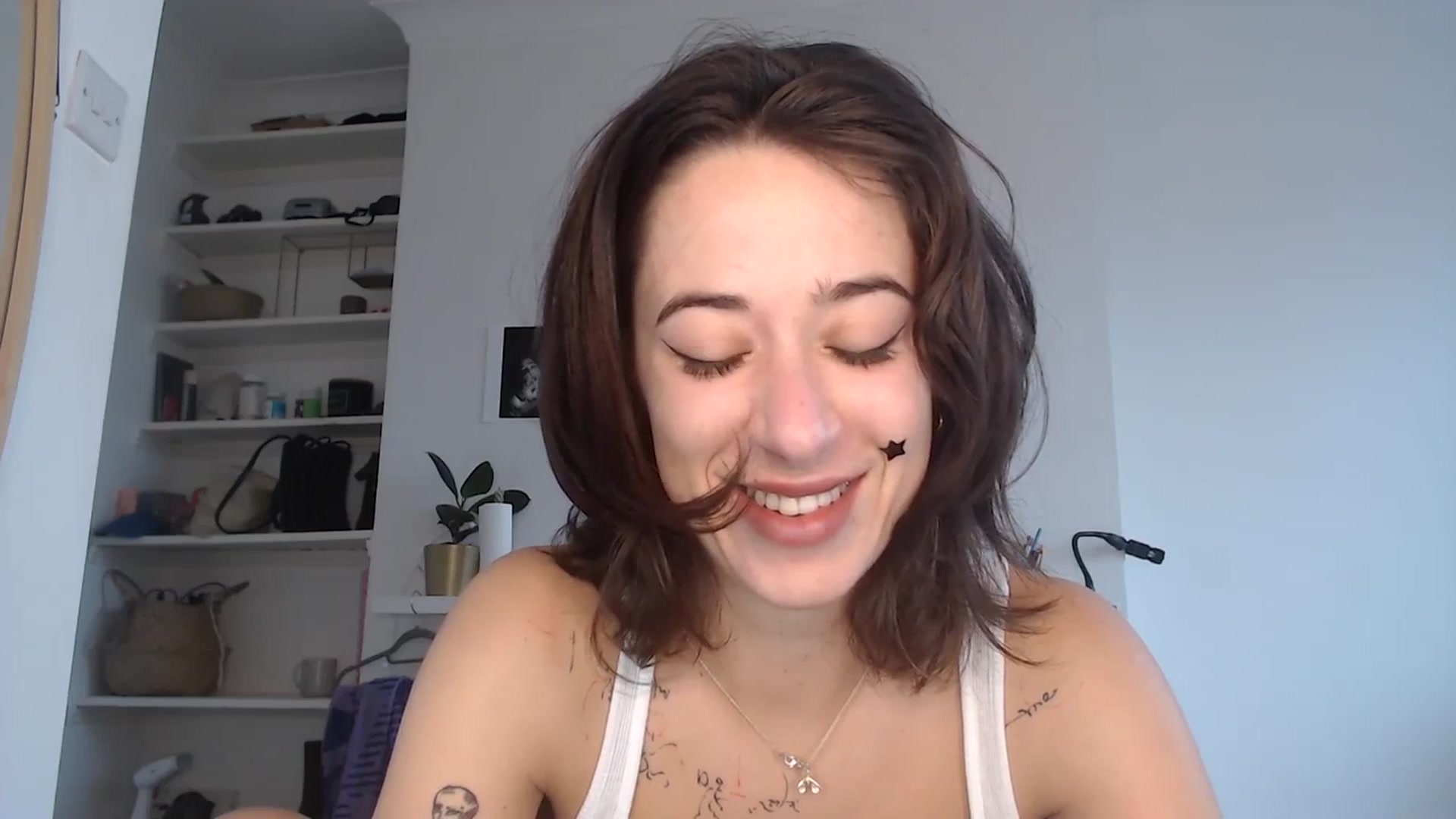 Gallery image thumbnail from KlaraDelgado's myfreecams stream on, 12/07/2023, 11:29 image 14 of 20