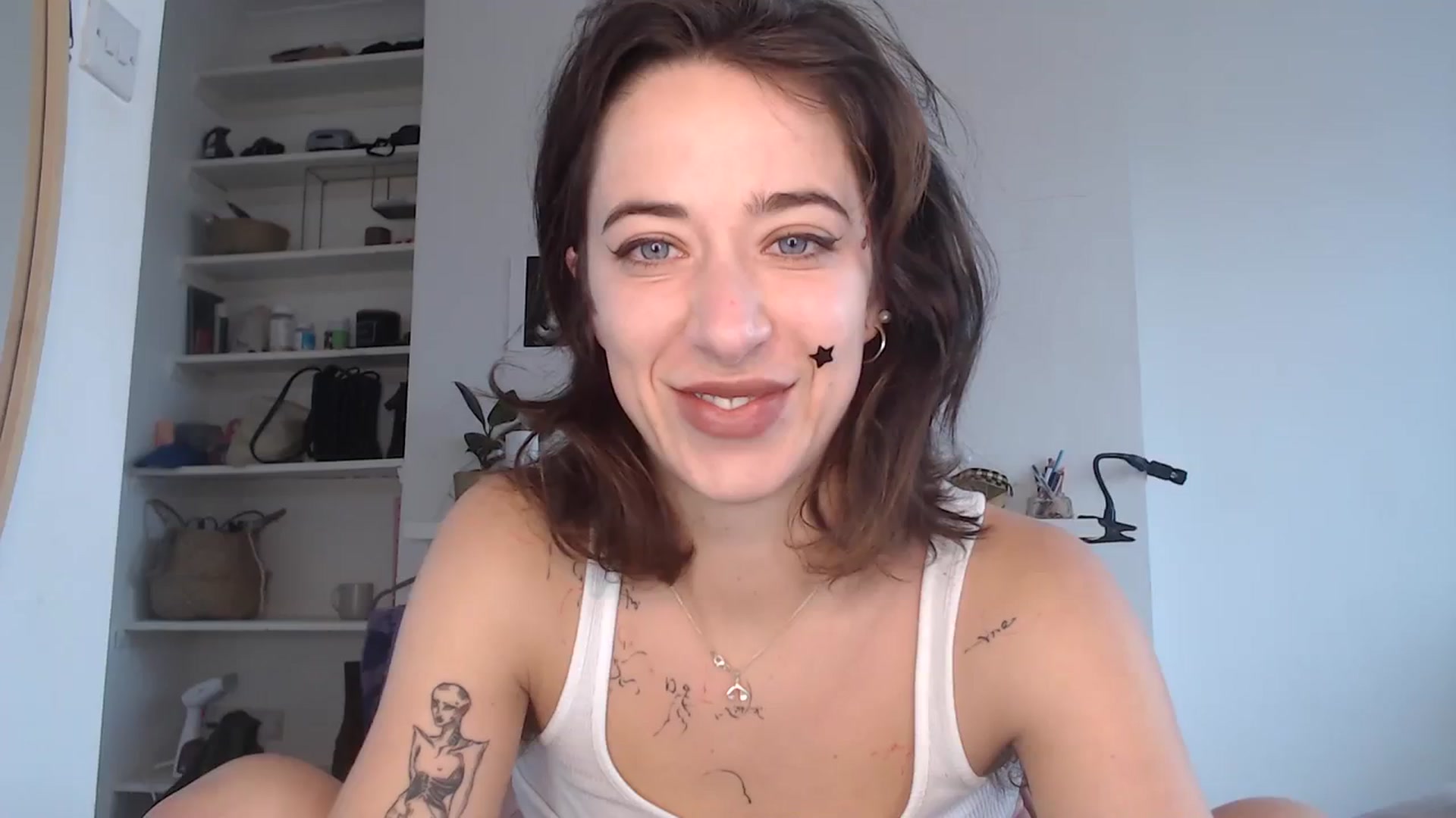 Gallery image thumbnail from KlaraDelgado's myfreecams stream on, 12/07/2023, 11:29 image 4 of 20