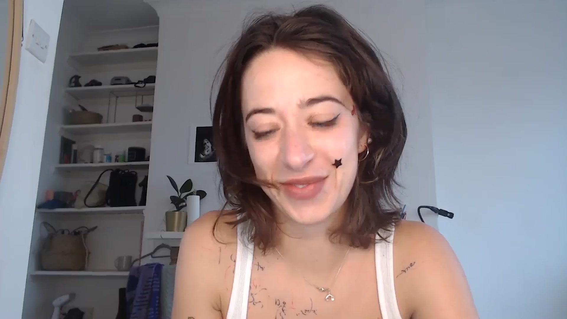 Gallery image thumbnail from KlaraDelgado's myfreecams stream on, 12/07/2023, 11:29 image 18 of 20