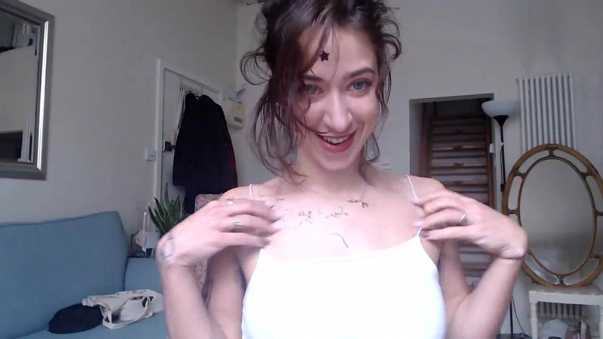 Gallery image thumbnail from KlaraDelgado's myfreecams stream on, 12/18/2023, 10:01 image 3 of 20