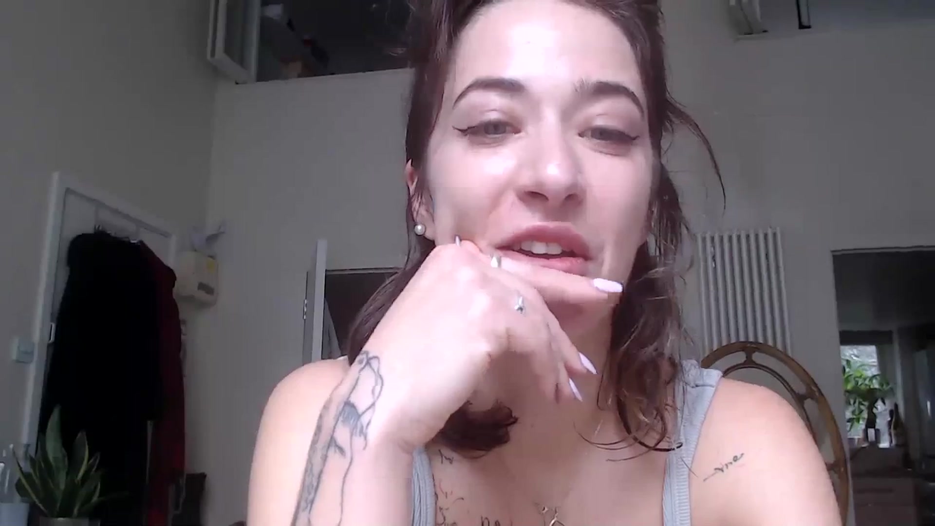 Gallery image thumbnail from KlaraDelgado's myfreecams stream on, 12/24/2023, 10:31 image 6 of 20