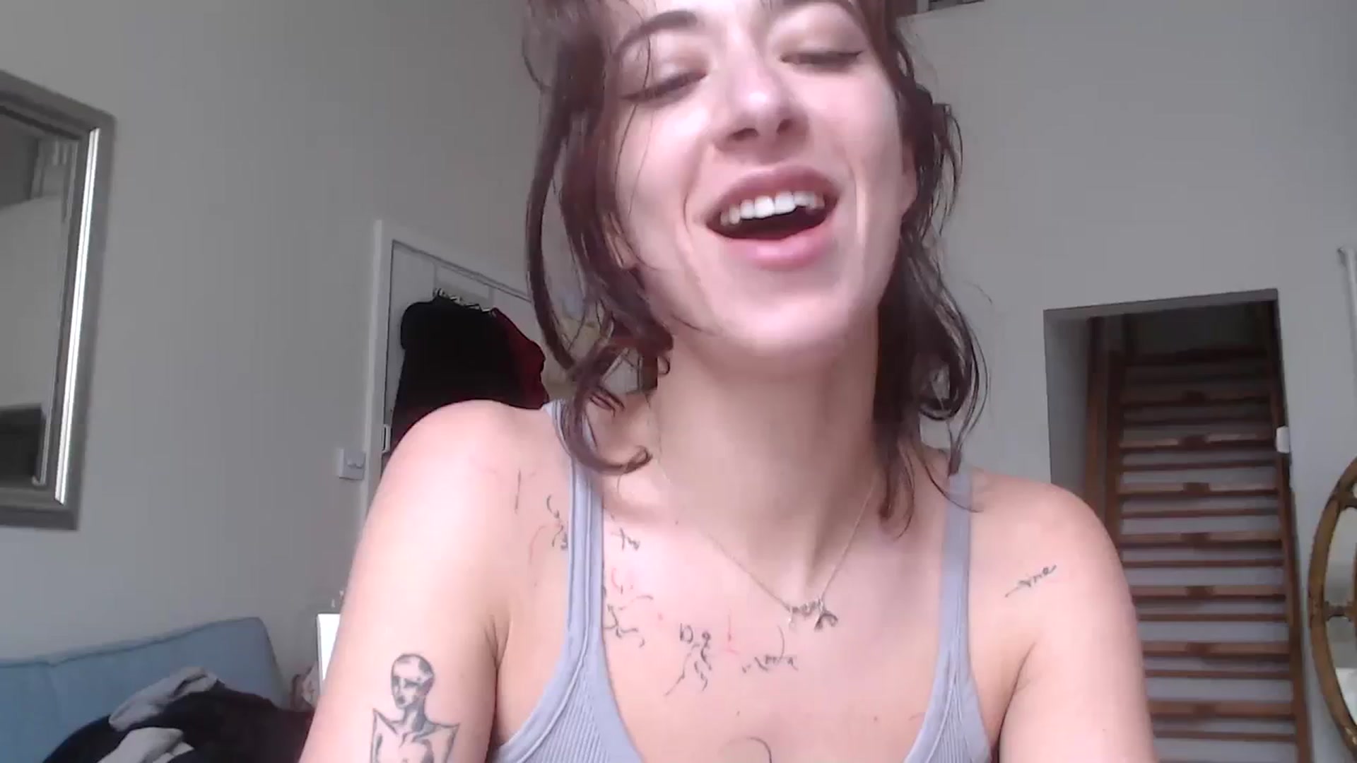 Gallery image thumbnail from KlaraDelgado's myfreecams stream on, 12/24/2023, 12:30 image 17 of 20