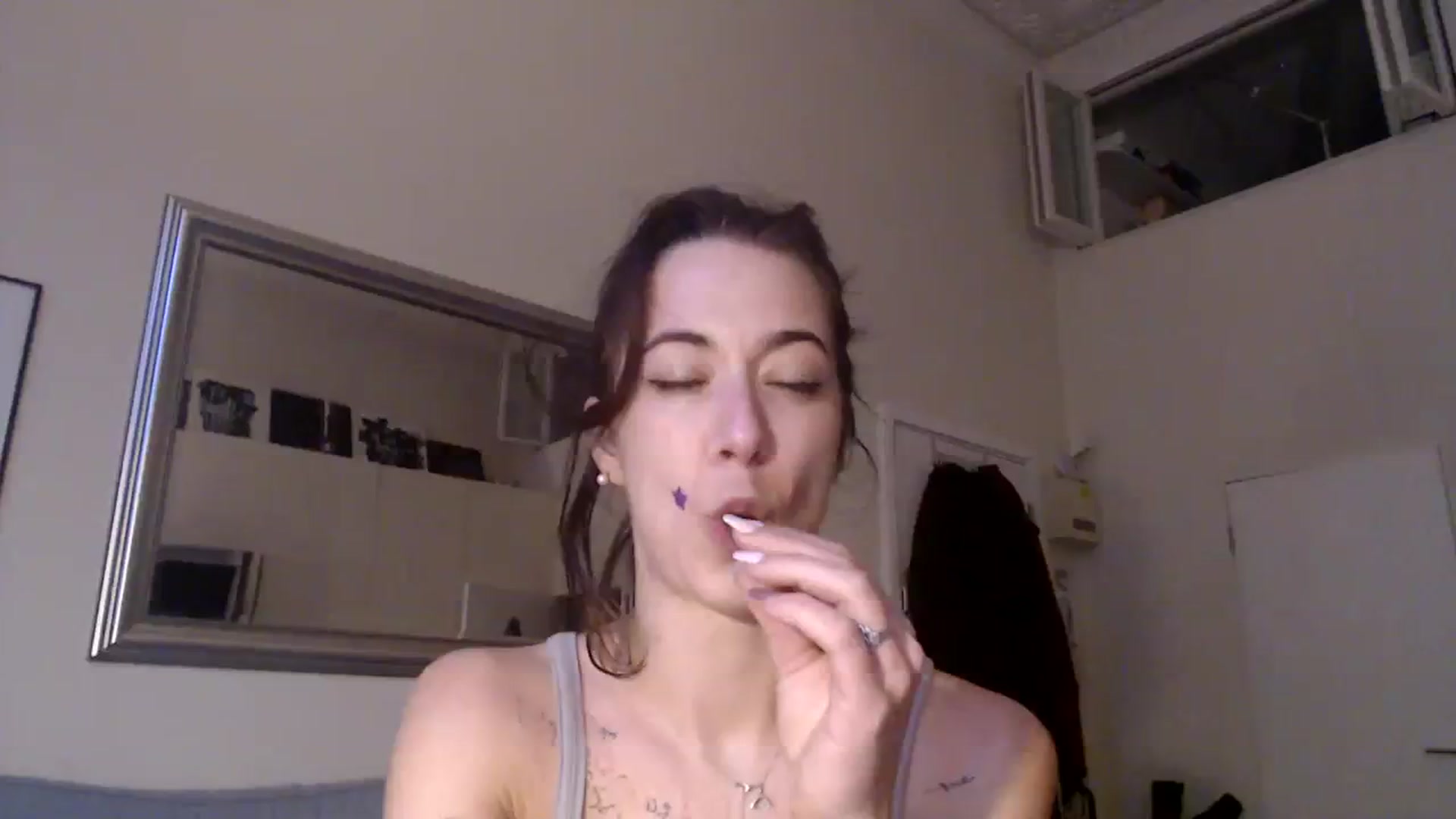 Gallery image thumbnail from KlaraDelgado's myfreecams stream on, 12/25/2023, 15:52 image 18 of 20