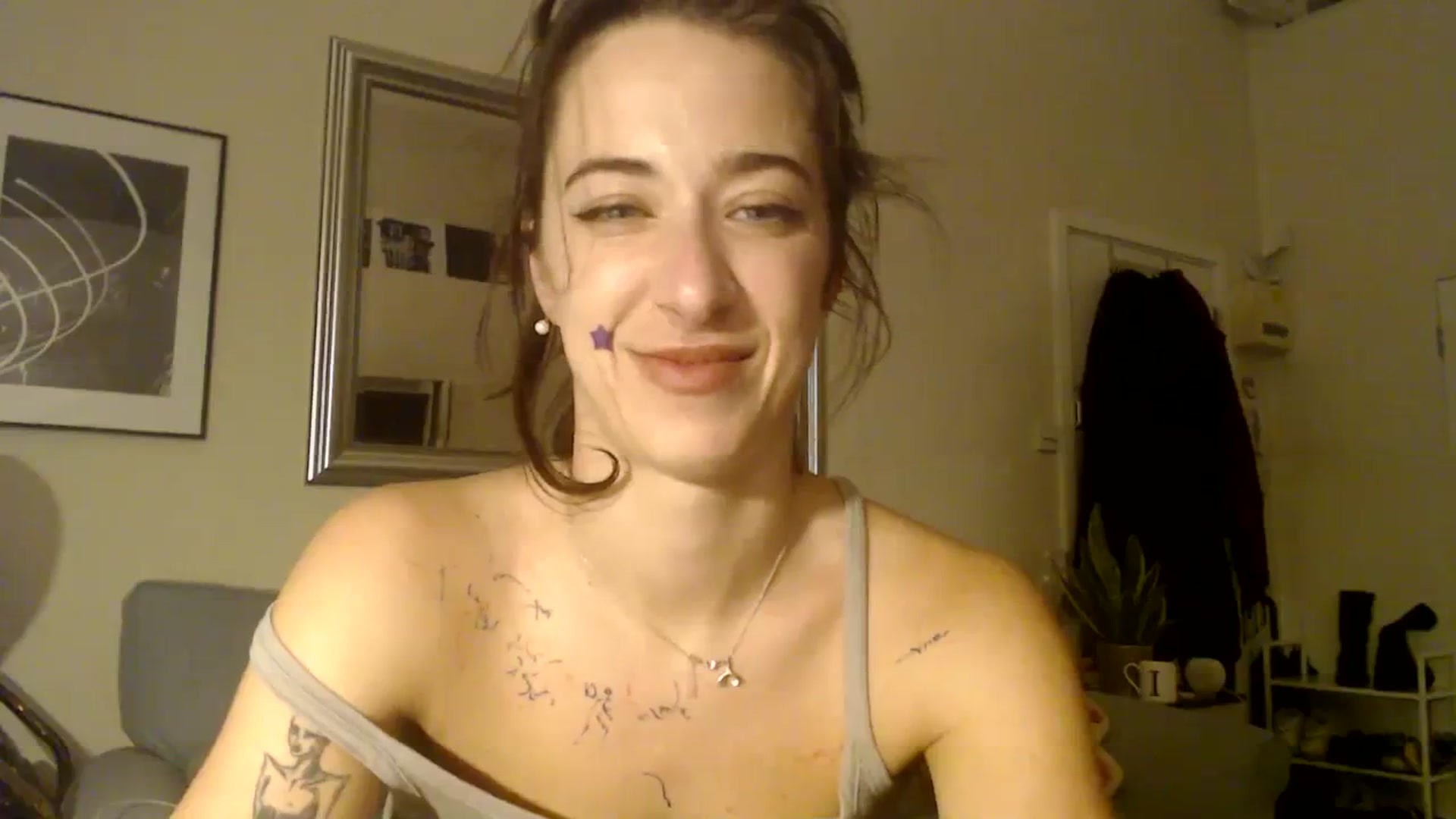Gallery image thumbnail from KlaraDelgado's myfreecams stream on, 12/25/2023, 17:09 image 19 of 20