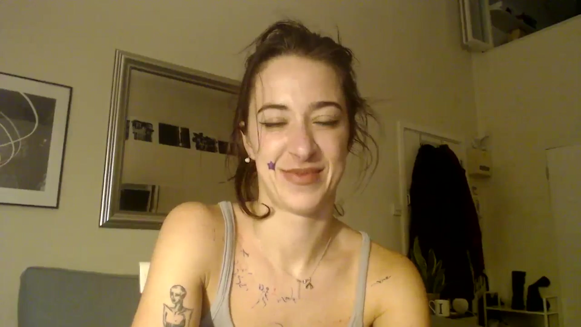 Gallery image thumbnail from KlaraDelgado's myfreecams stream on, 12/25/2023, 17:09 image 6 of 20