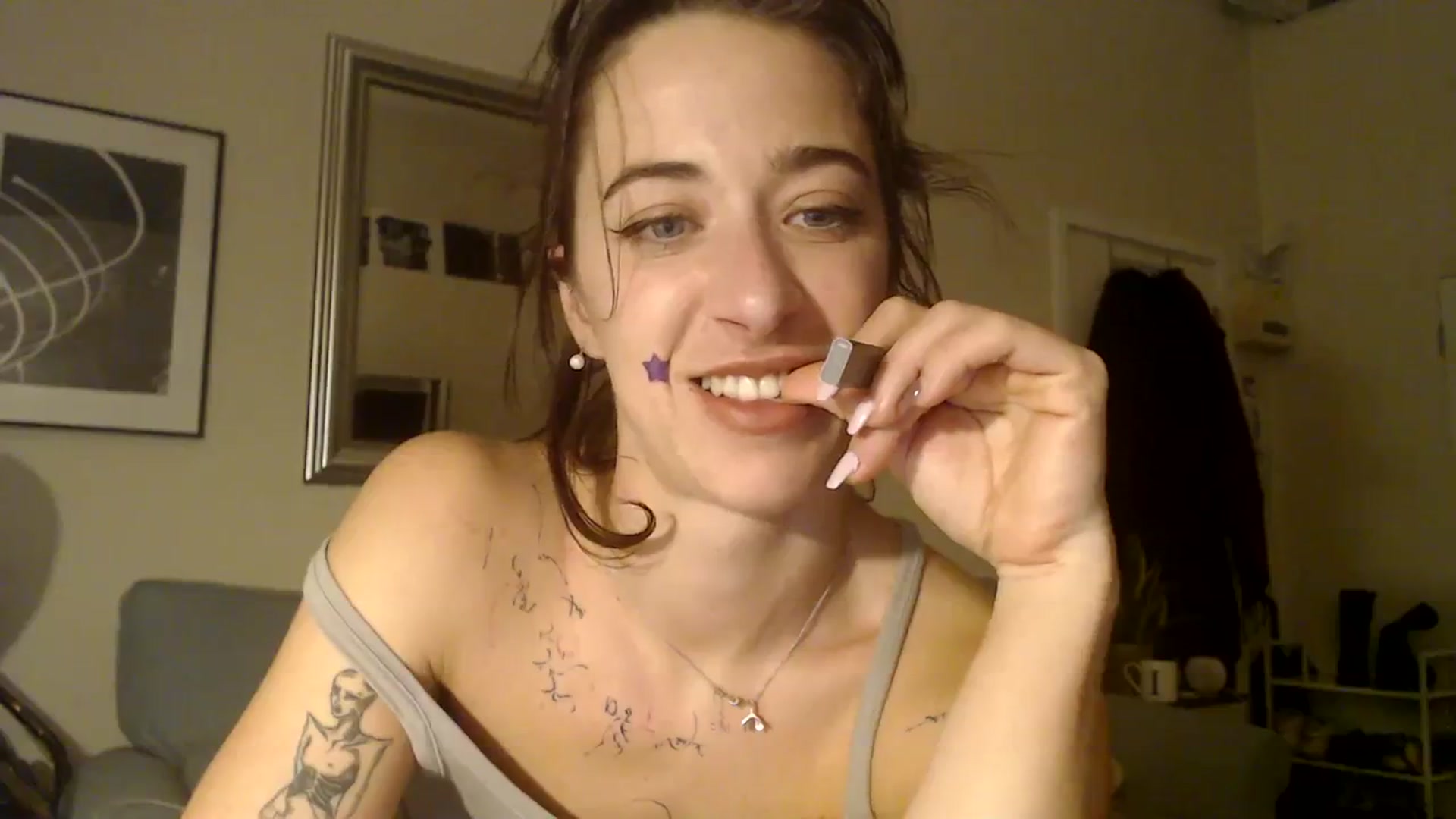 Gallery image thumbnail from KlaraDelgado's myfreecams stream on, 12/25/2023, 17:09 image 15 of 20