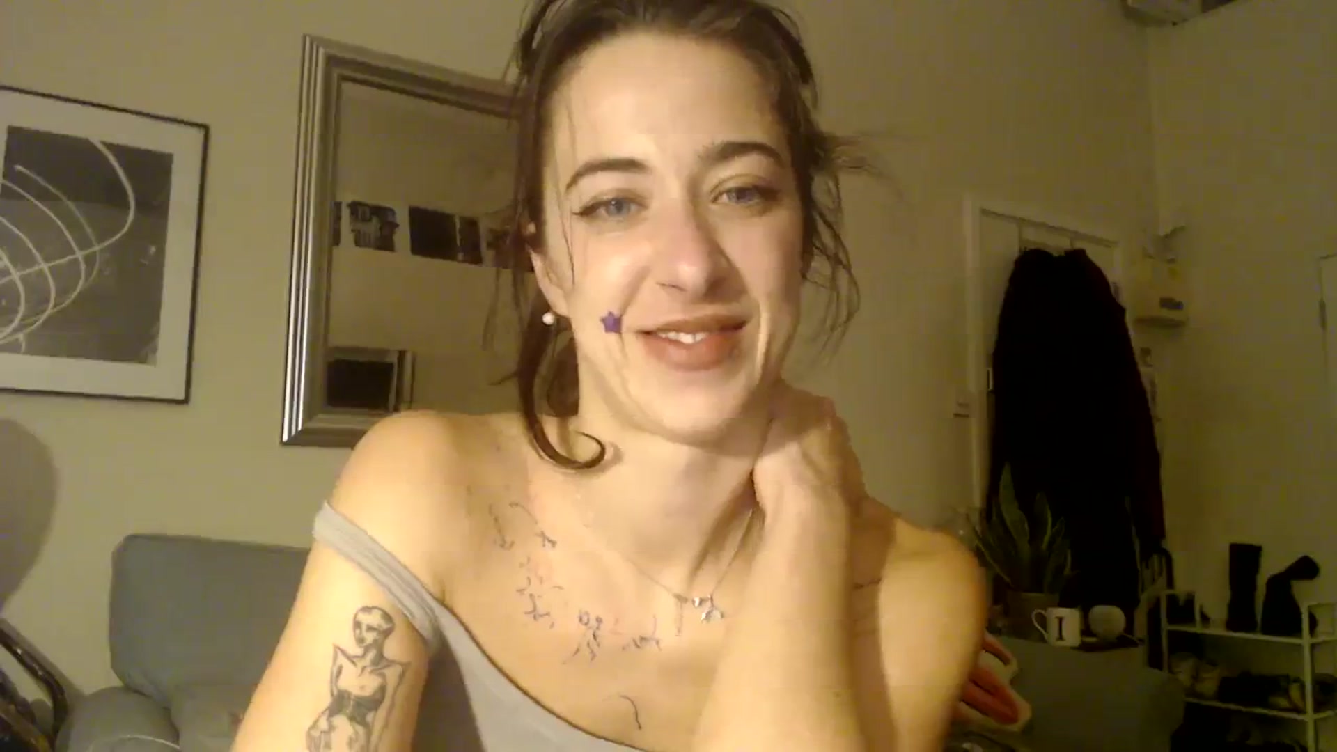 Gallery image thumbnail from KlaraDelgado's myfreecams stream on, 12/25/2023, 17:09 image 13 of 20