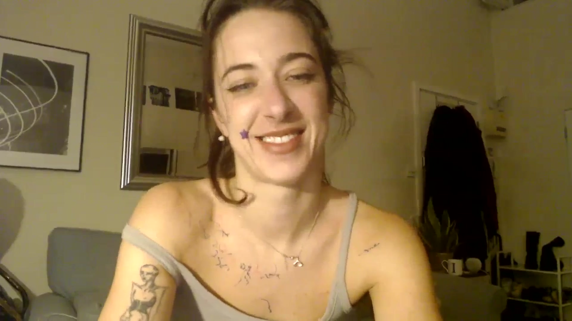 Gallery image thumbnail from KlaraDelgado's myfreecams stream on, 12/25/2023, 17:09 image 12 of 20