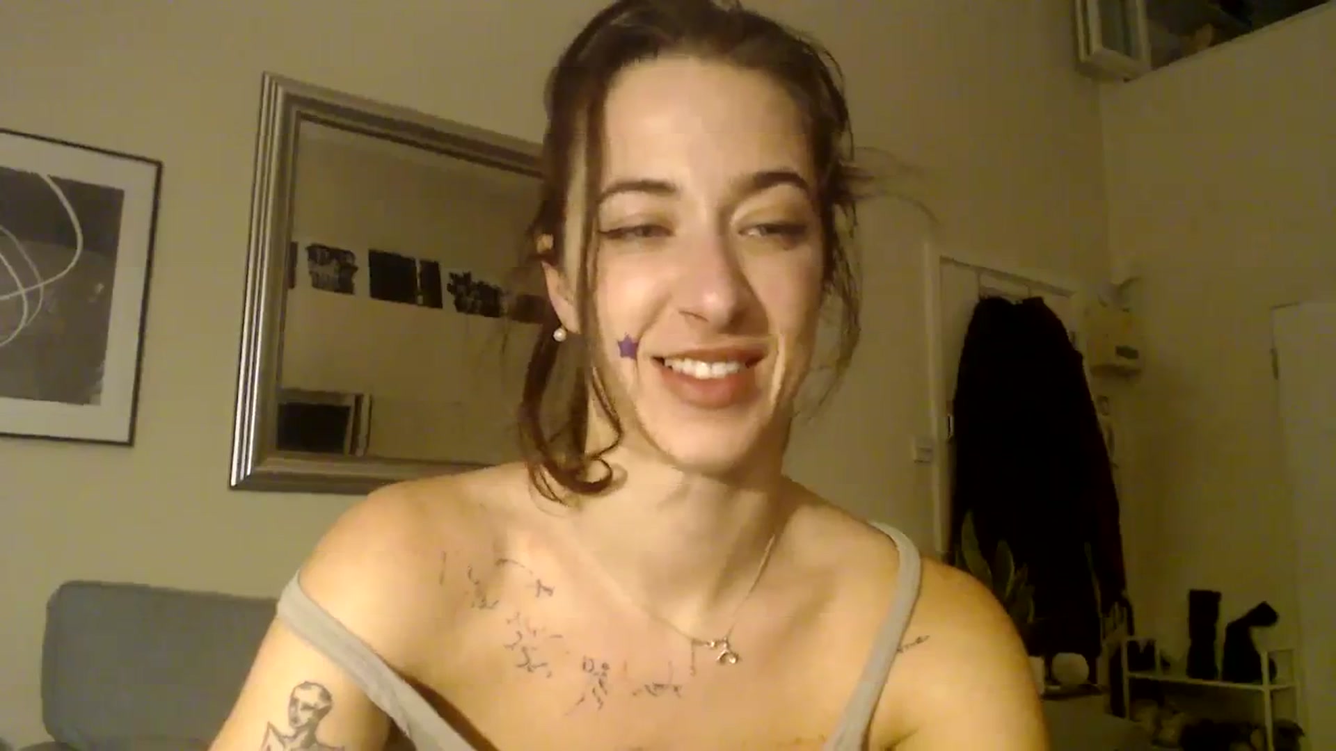 Gallery image thumbnail from KlaraDelgado's myfreecams stream on, 12/25/2023, 17:33 image 9 of 20