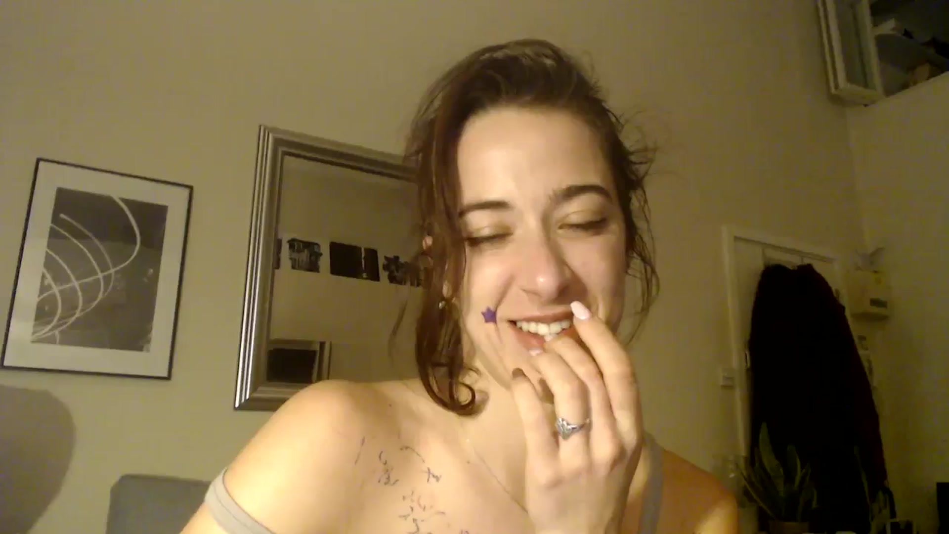 Gallery image thumbnail from KlaraDelgado's myfreecams stream on, 12/25/2023, 17:56 image 1 of 20