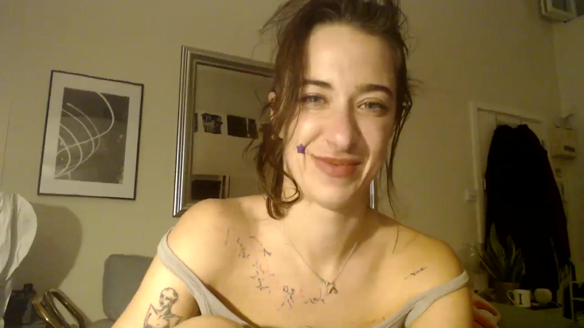 Gallery image thumbnail from KlaraDelgado's myfreecams stream on, 12/25/2023, 17:56 image 12 of 20