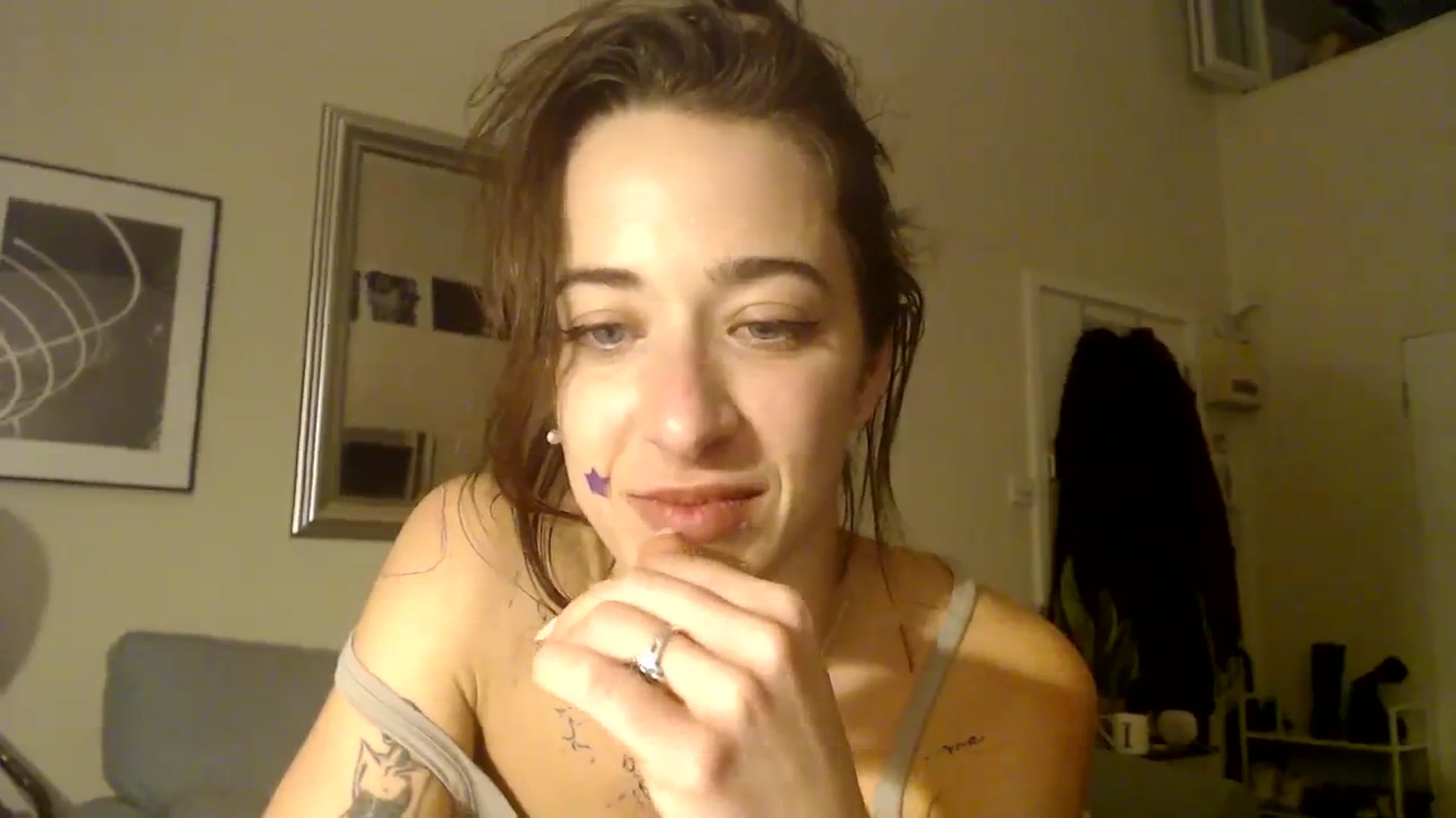 Gallery image thumbnail from KlaraDelgado's myfreecams stream on, 12/25/2023, 17:56 image 16 of 20