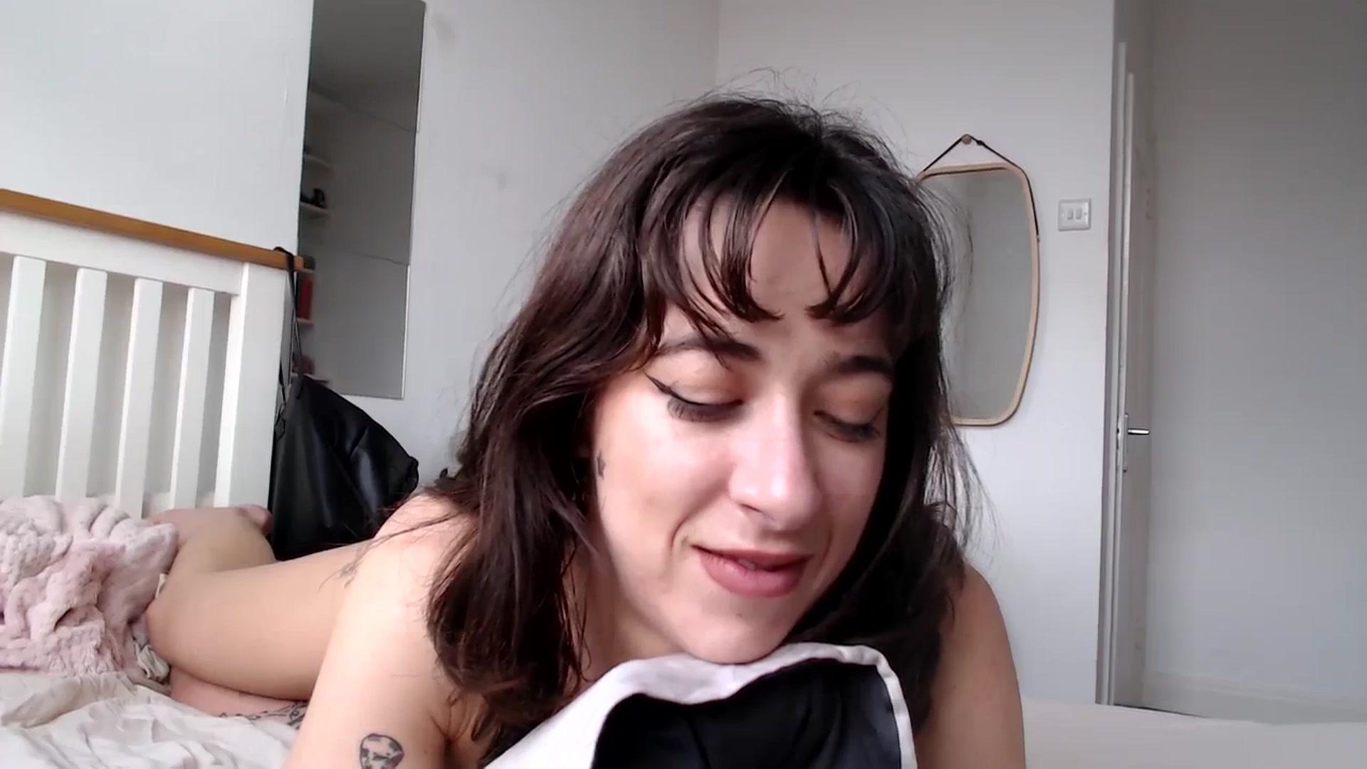 Gallery image thumbnail from KlaraDelgado's myfreecams stream on, 03/27/2024, 11:21 image 10 of 20