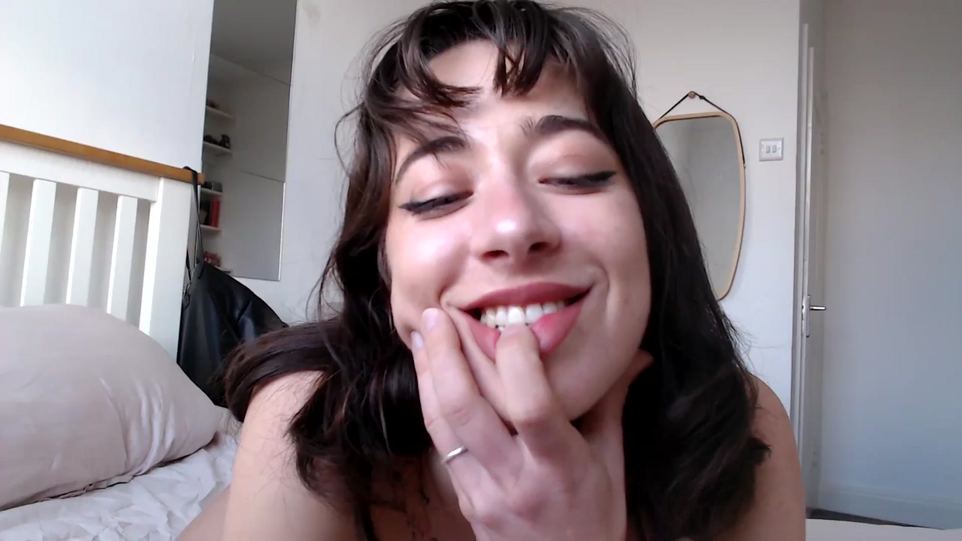 Gallery image thumbnail from KlaraDelgado's myfreecams stream on, 03/27/2024, 11:21 image 4 of 20