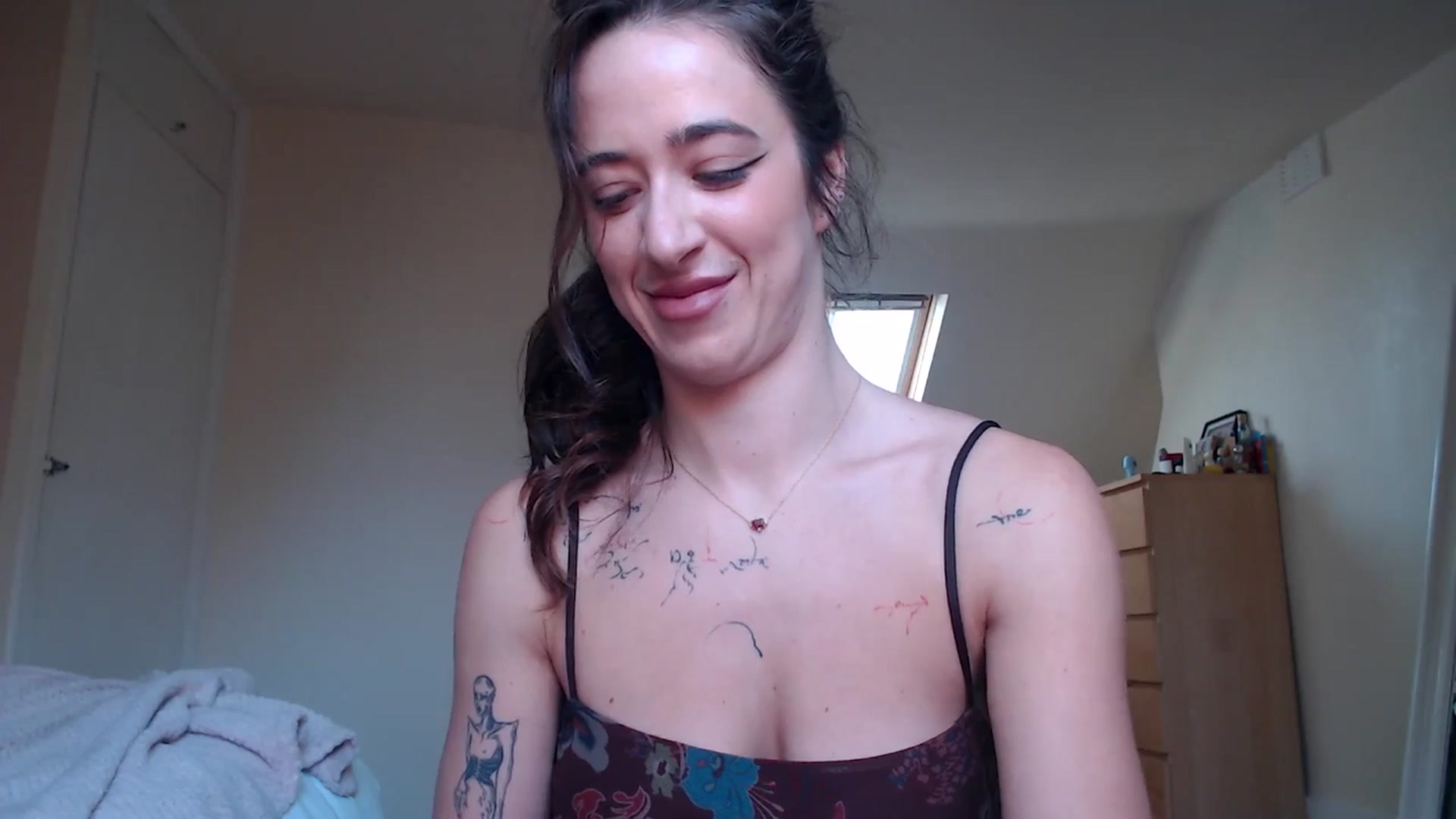 Gallery image thumbnail from KlaraDelgado's myfreecams stream on, 10/30/2025, 11:55 image 6 of 20