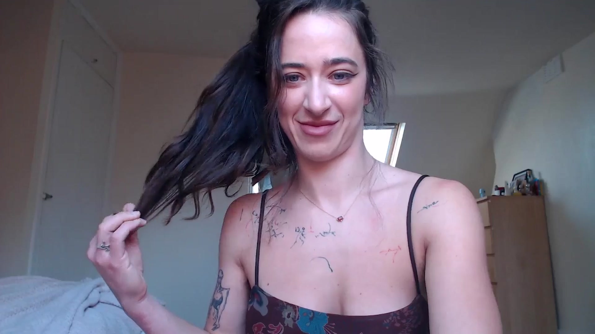 Gallery image thumbnail from KlaraDelgado's myfreecams stream on, 10/30/2025, 11:55 image 20 of 20