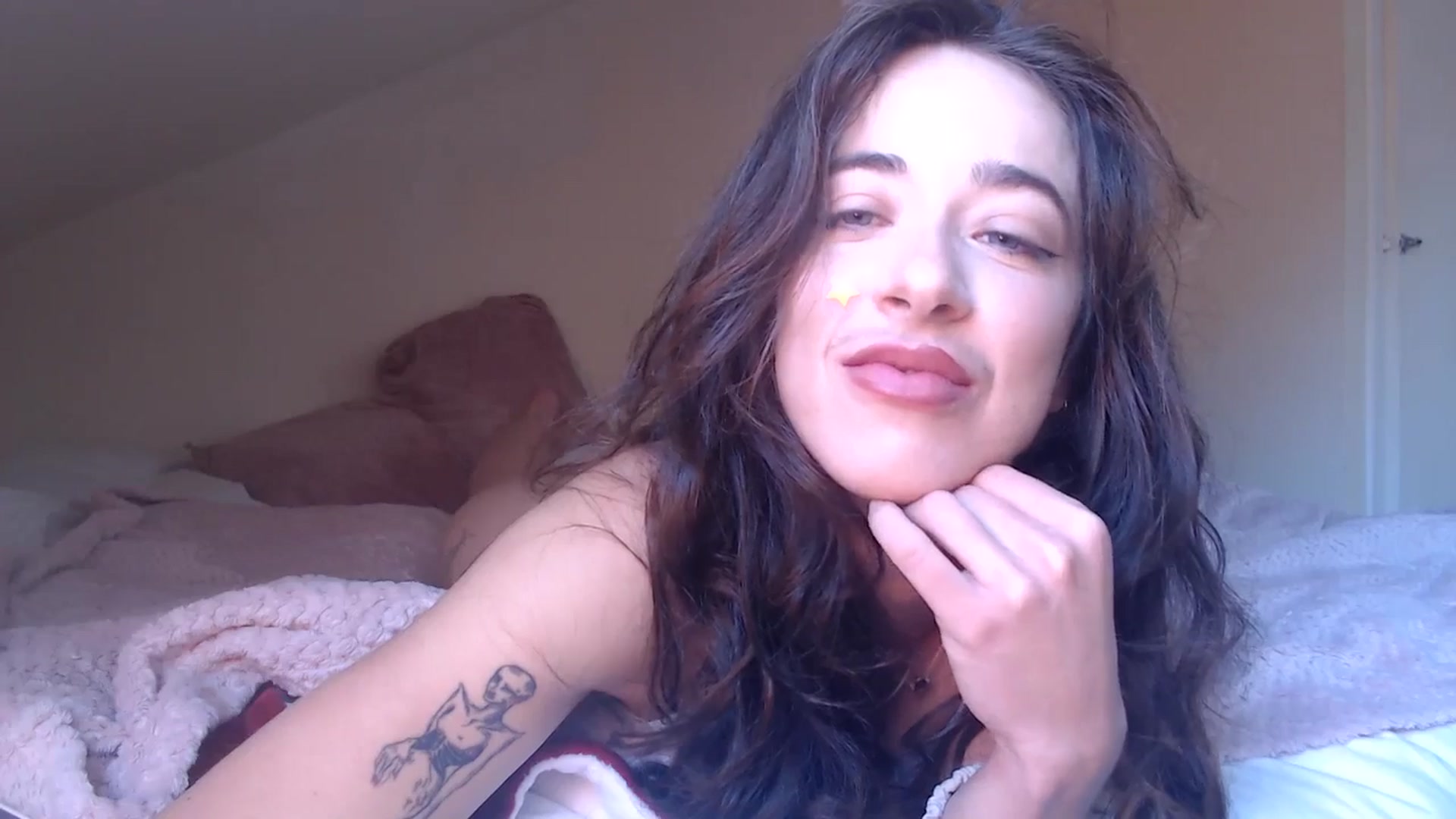 Gallery image thumbnail from KlaraDelgado's myfreecams stream on, 11/01/2025, 12:53 image 17 of 20