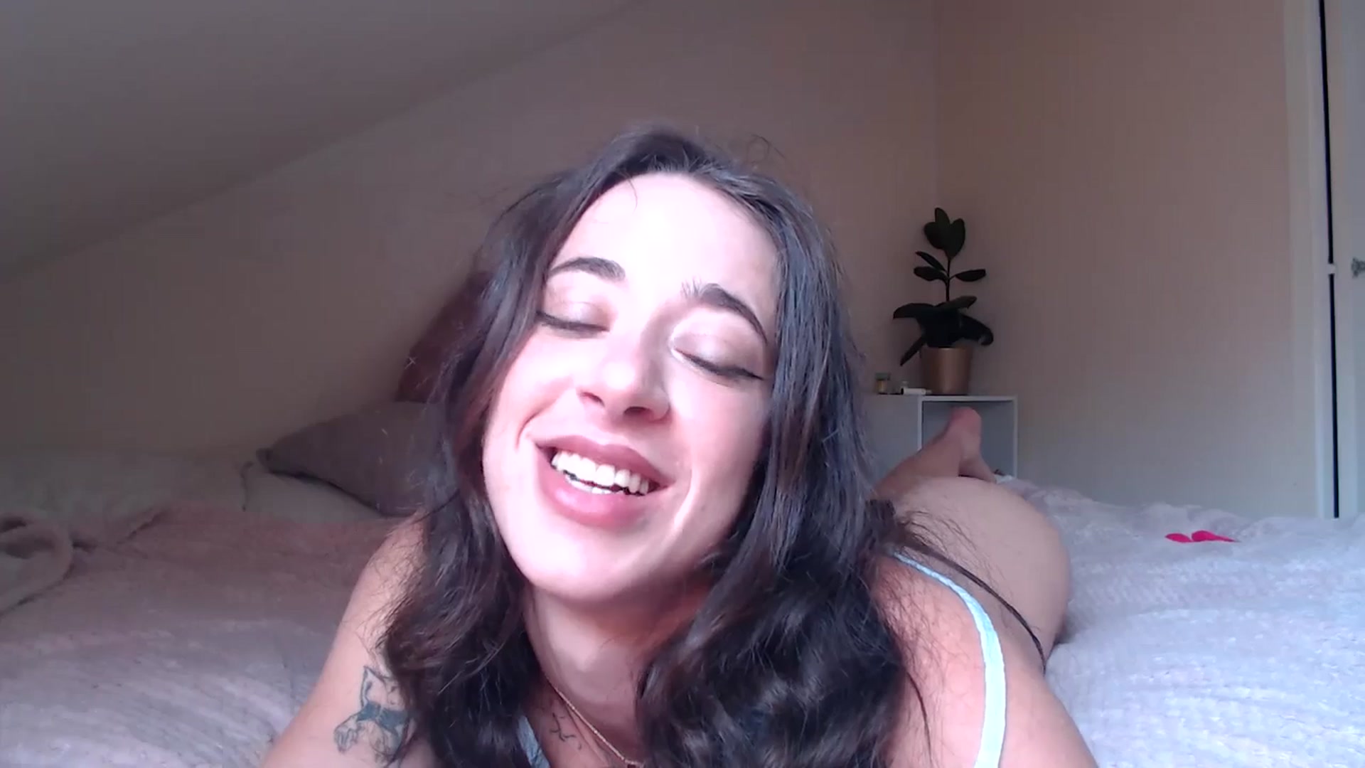 Gallery image thumbnail from KlaraDelgado's myfreecams stream on, 11/03/2025, 13:06 image 11 of 20