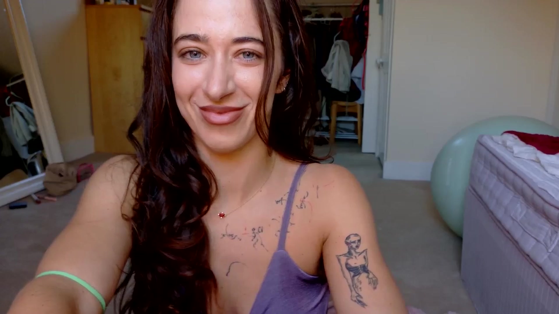 Gallery image thumbnail from KlaraDelgado's myfreecams stream on, 11/21/2025, 13:35 image 13 of 20
