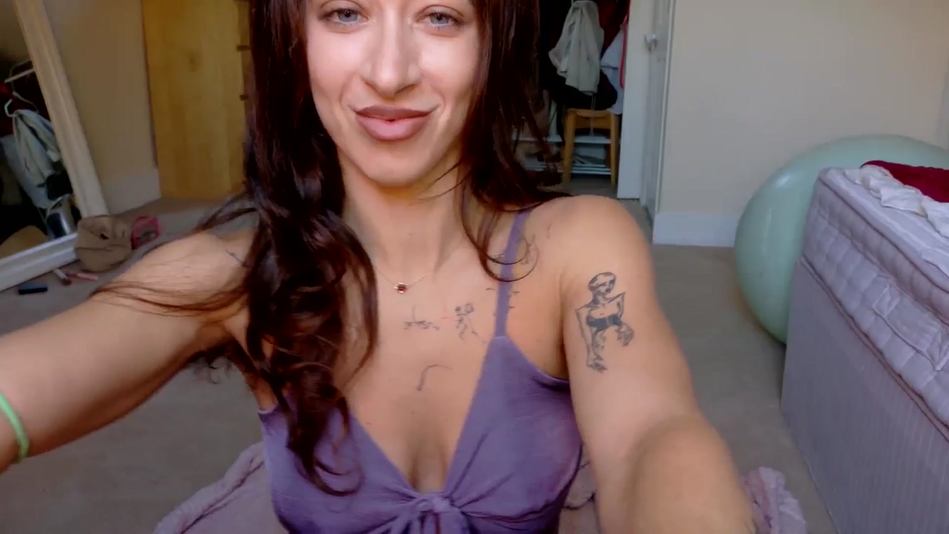 Gallery image thumbnail from KlaraDelgado's myfreecams stream on, 11/21/2025, 13:35 image 5 of 20