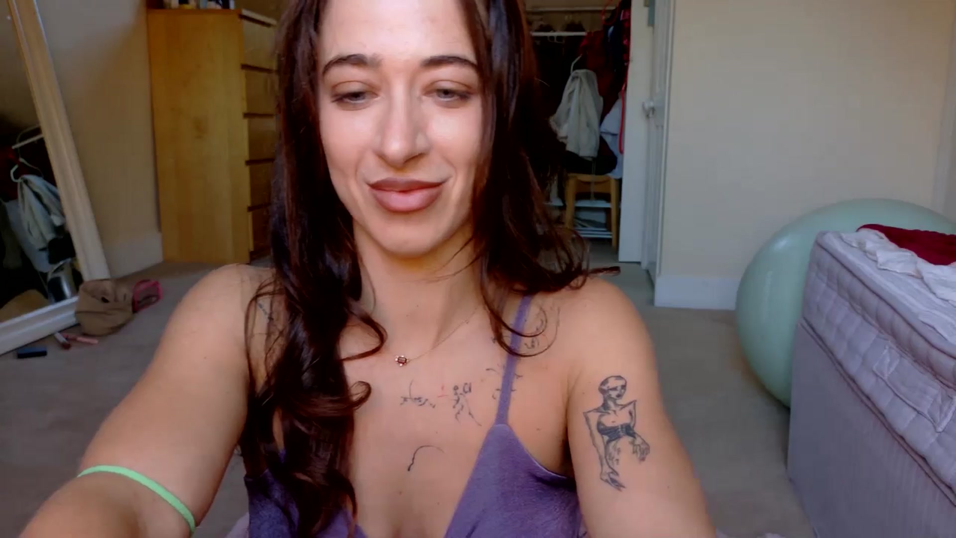 Gallery image thumbnail from KlaraDelgado's myfreecams stream on, 11/21/2025, 13:35 image 9 of 20