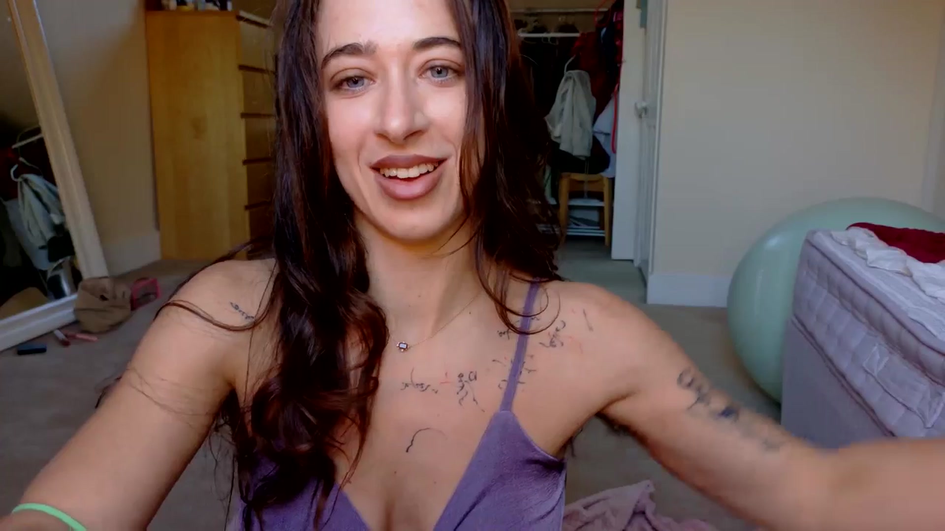 Gallery image thumbnail from KlaraDelgado's myfreecams stream on, 11/21/2025, 13:35 image 8 of 20