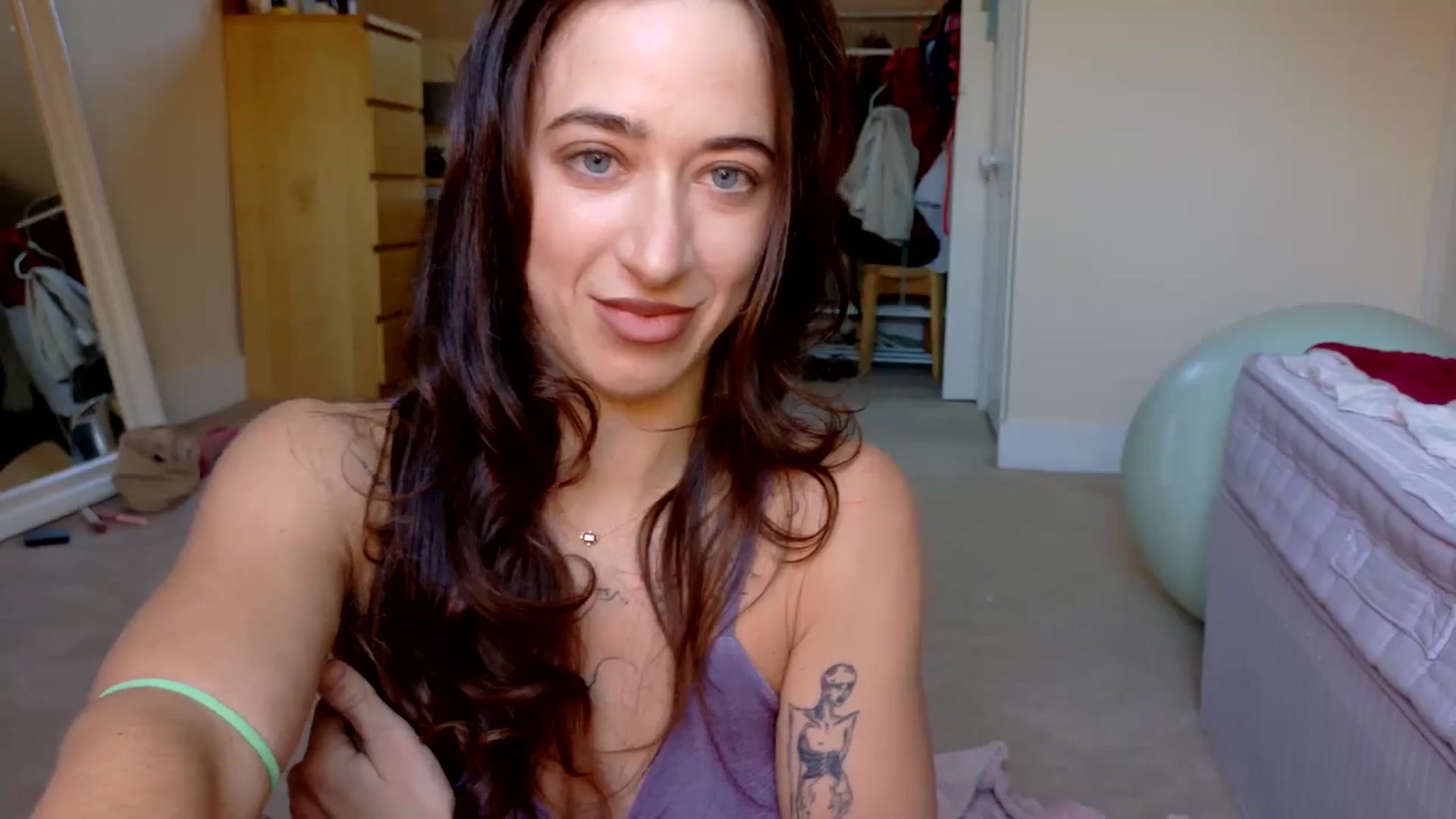 Gallery image thumbnail from KlaraDelgado's myfreecams stream on, 11/21/2025, 13:35 image 17 of 20
