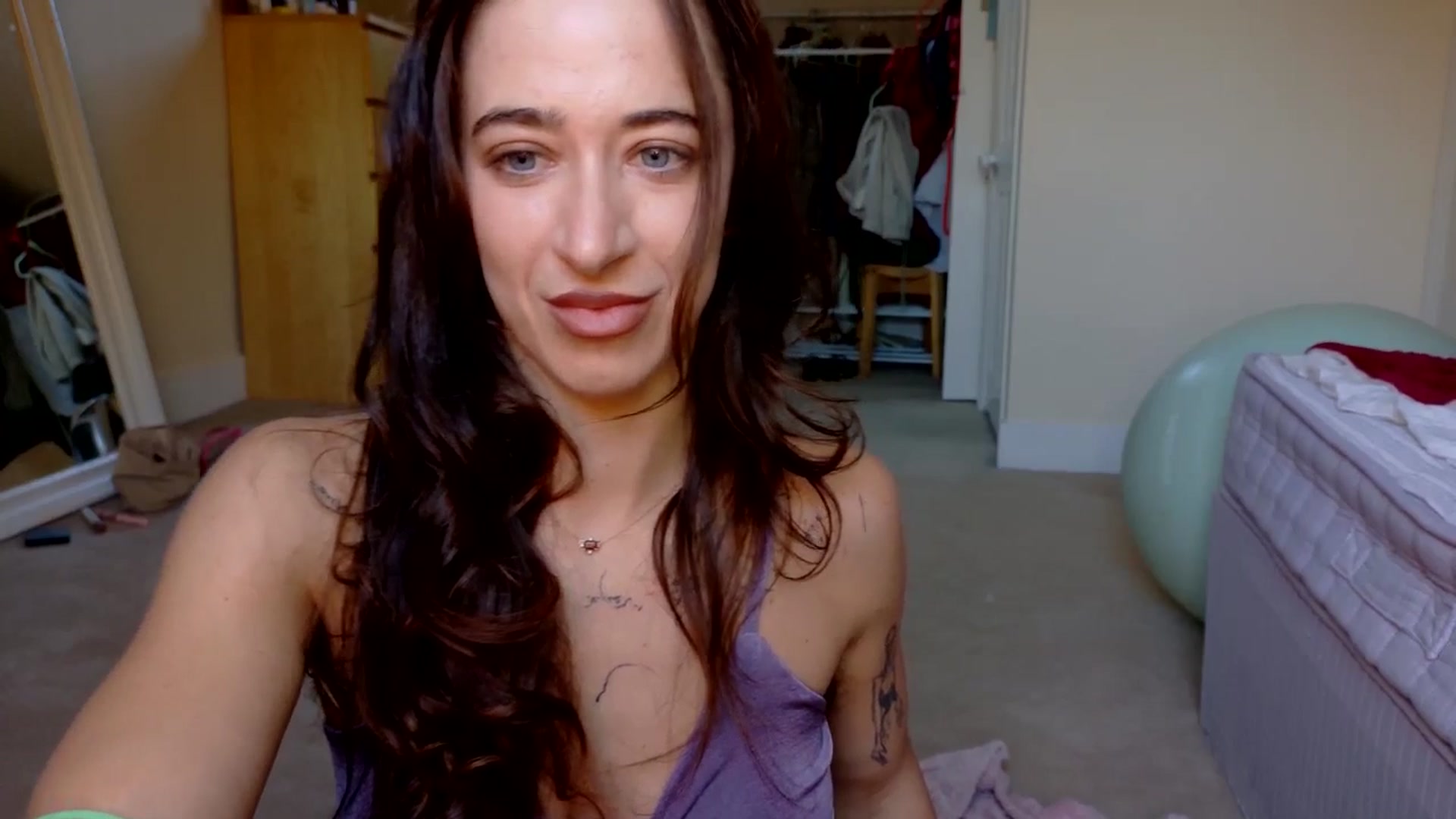 Gallery image thumbnail from KlaraDelgado's myfreecams stream on, 11/21/2025, 13:35 image 18 of 20