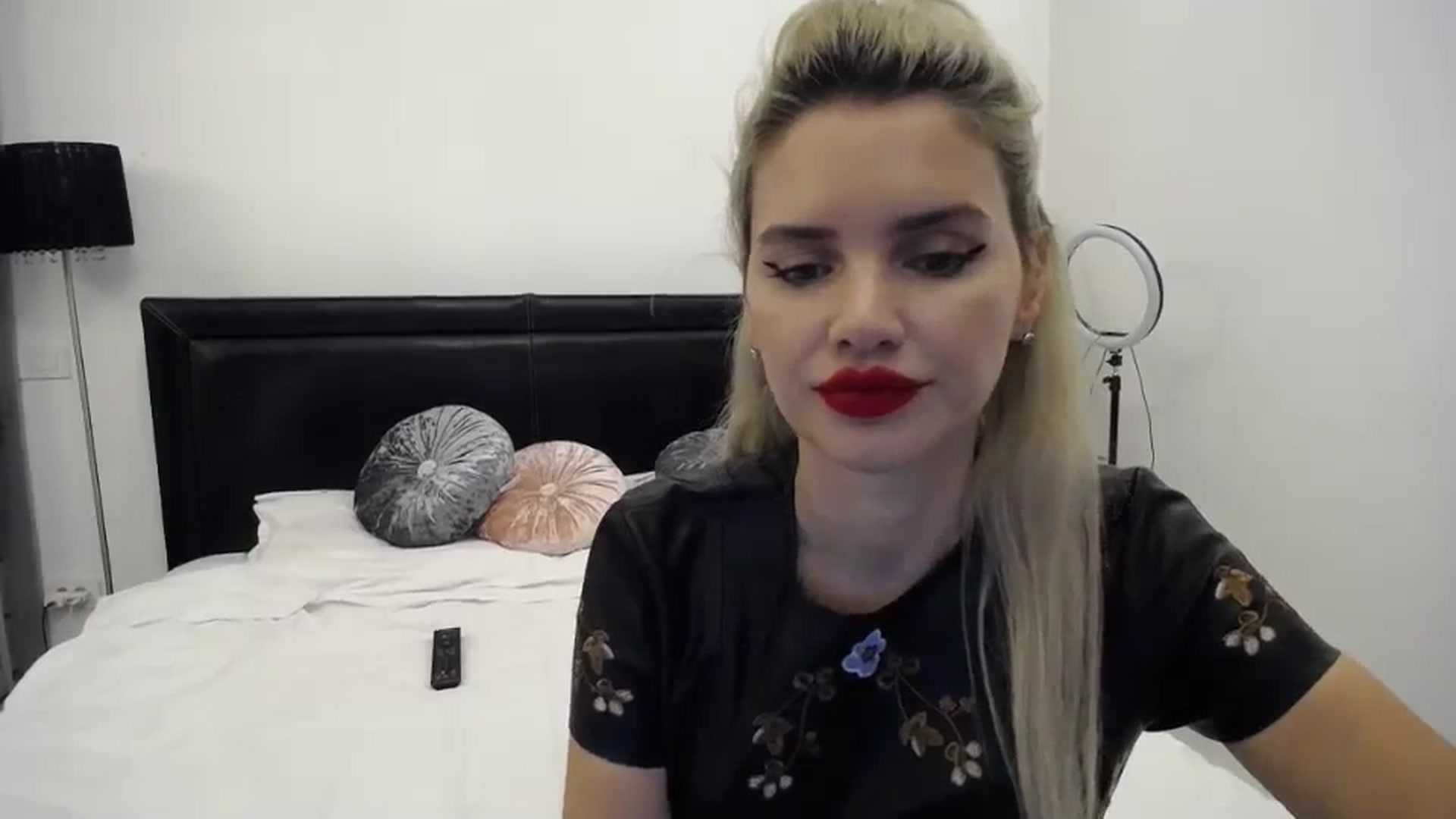 Gallery image thumbnail from Klara_Team's myfreecams stream on, 11/03/2023, 14:32 image 4 of 20