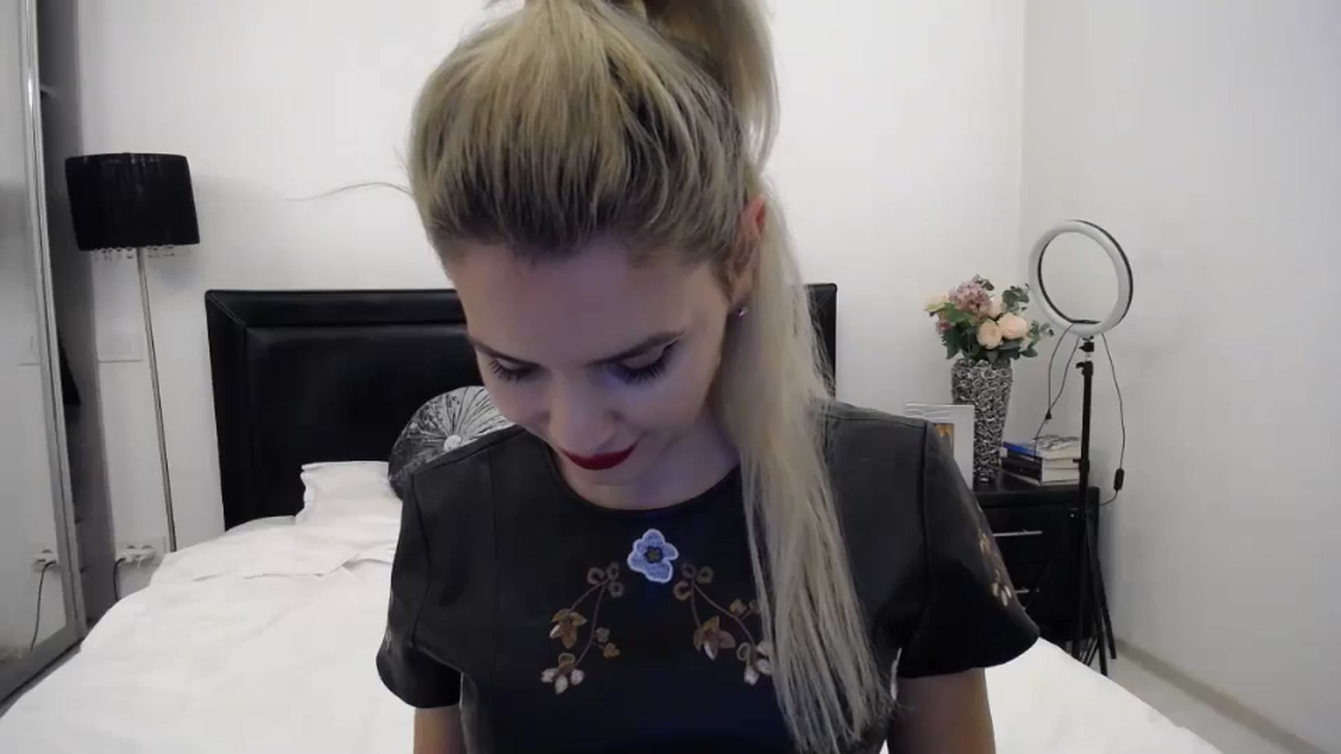 Gallery image thumbnail from Klara_Team's myfreecams stream on, 11/03/2023, 14:32 image 8 of 20