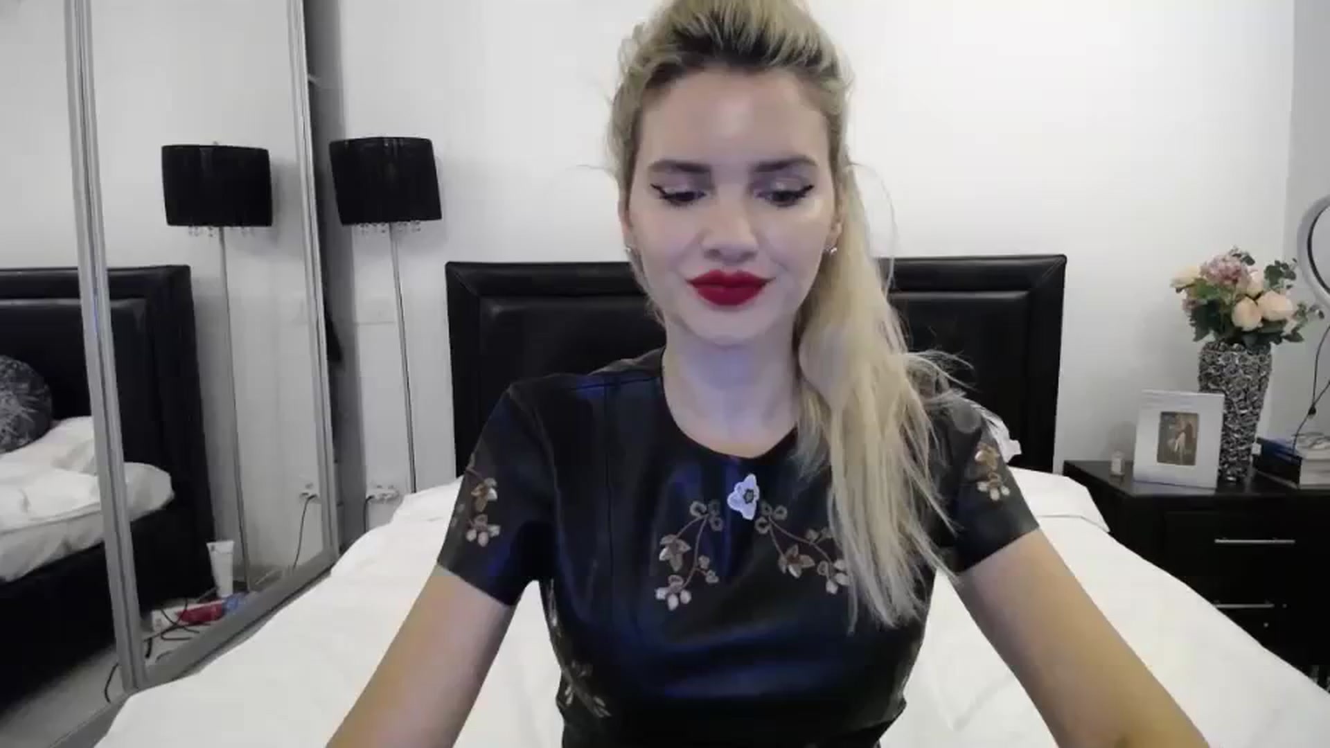 Gallery image thumbnail from Klara_Team's myfreecams stream on, 11/03/2023, 14:32 image 1 of 20