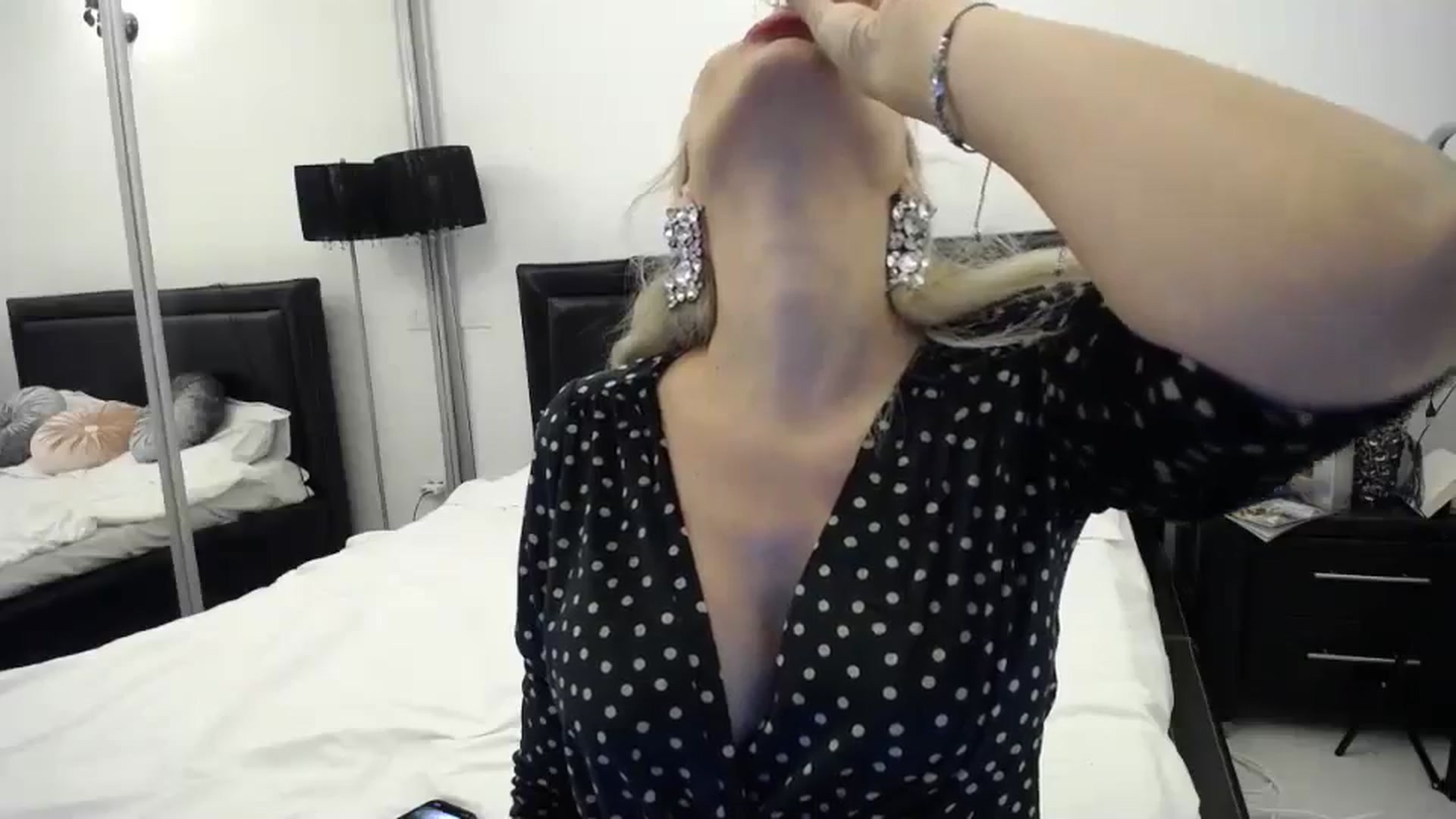 Gallery image thumbnail from Klara_Team's myfreecams stream on, 11/04/2023, 14:04 image 17 of 20